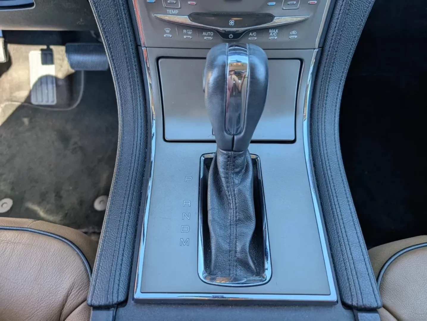 2012 Lincoln MKX (2LMDJ6JK7CB) with an Other engine, located at 804 22nd Ave, Phenix City, AL, 36870, (334) 297-1860, 32.484749, -85.024475 - **Discover the Perfect Family Vehicle: 2012 Lincoln MKX at Gils Auto in Phenix City, AL**<br /> <br /> Are you searching for the ideal vehicle that combines comfort, style, and functionality for your family's daily adventures? Look no further than this stunning 2012 Lincoln MKX, now available at Gil - Photo#13