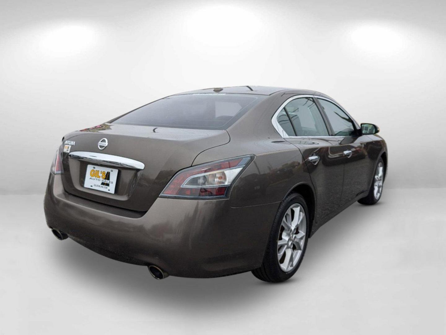 2012 /Charcoal Nissan Maxima 3.5 SV (1N4AA5AP2CC) with an Gas V6 3.5L/ engine, 1-Speed Continuously Variable transmission, located at 804 22nd Ave, Phenix City, AL, 36870, (334) 297-1860, 32.484749, -85.024475 - 2012 Nissan Maxima 3.5 SV - Photo#5