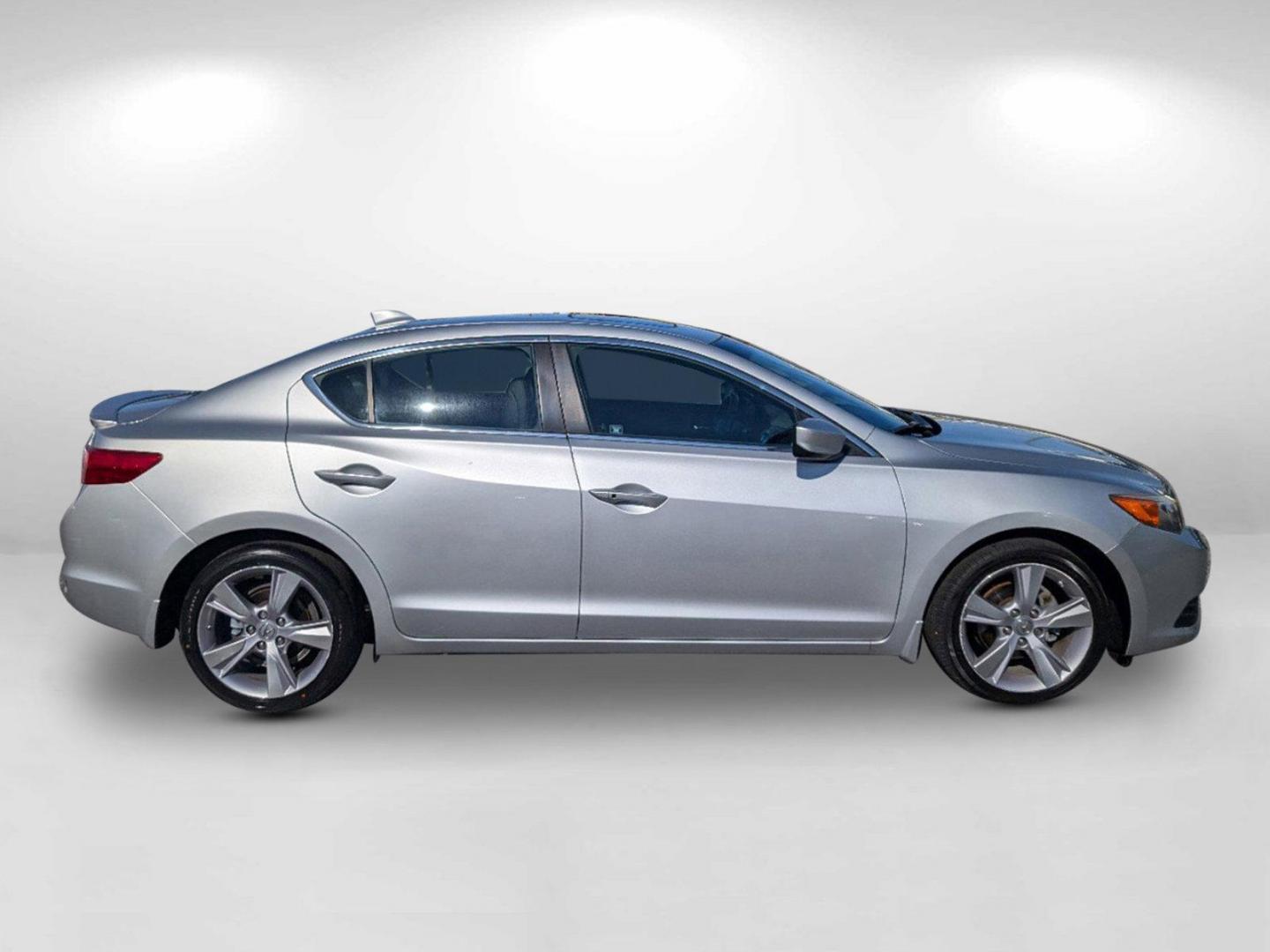 2013 Acura ILX Tech Pkg (19VDE1F74DE) with an Gas I4 2.0L/122 engine, 5-Speed Automatic w/Manual Shift transmission, located at 804 22nd Ave, Phenix City, AL, 36870, (334) 297-1860, 32.484749, -85.024475 - 2013 Acura ILX Tech Pkg - Photo#5