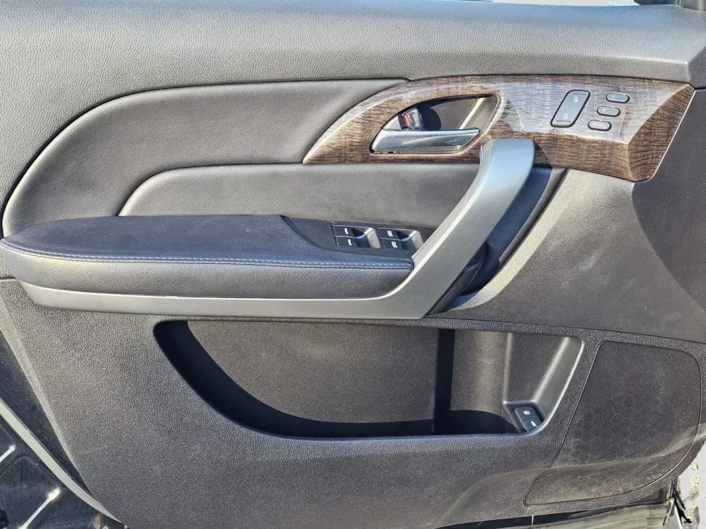 2013 Acura MDX Tech Pkg (2HNYD2H35DH) with an Other engine, located at 3959 U.S. 80 W, Phenix City, AL, 36870, (334) 297-4885, 32.469296, -85.135185 - **Explore Your Adventures with the 2013 Acura MDX Perfect for Families and Road Warriors!**<br /> <br /> Are you ready to elevate your driving experience? The 2013 Acura MDX available at Gils Auto in Phenix City, AL, is the ultimate SUV tailored for growing families and weekend warriors alike. With - Photo#8