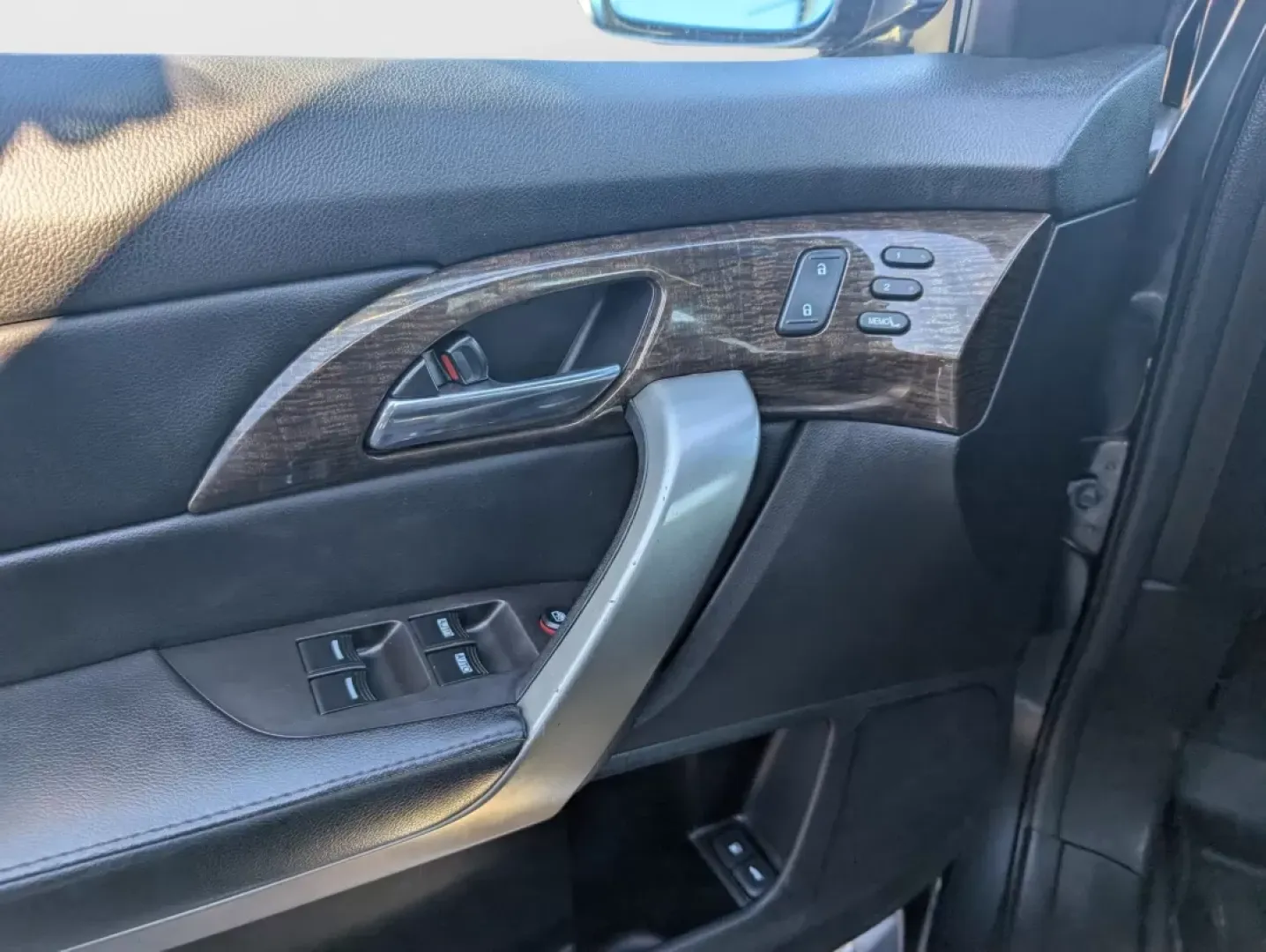 2013 Acura MDX (2HNYD2H23DH) with an Other engine, located at 3959 U.S. 80 W, Phenix City, AL, 36870, (334) 297-4885, 32.469296, -85.135185 - **Experience Unmatched Versatility with the 2013 Acura MDX at Gils Auto in Phenix City, AL!**<br /> <br /> Are you ready to elevate your driving experience? Whether you're tackling daily commutes, managing a busy family's schedule, or seeking weekend adventures, the 2013 Acura MDX is the perfect SUV - Photo#7