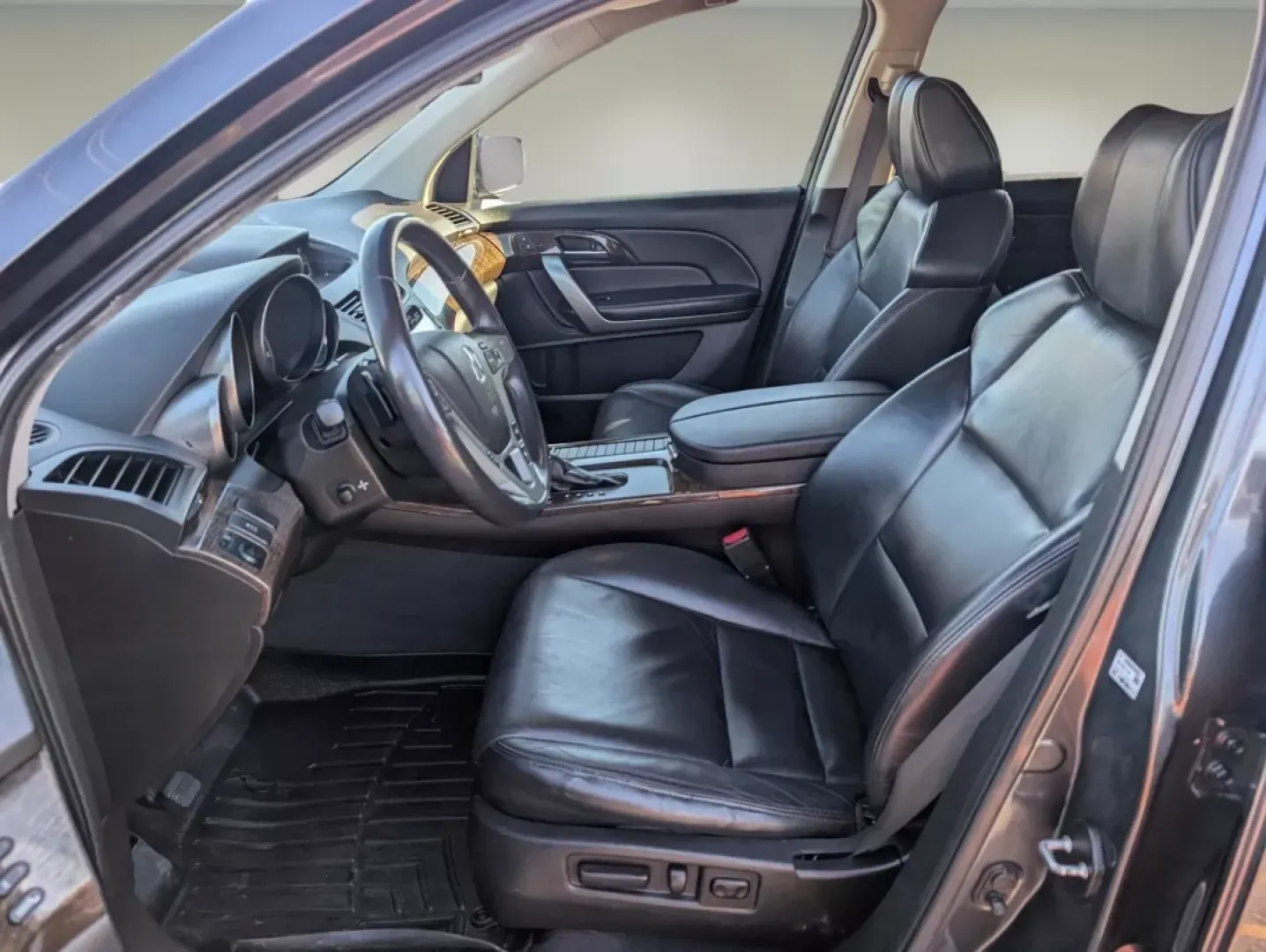 2013 Acura MDX (2HNYD2H23DH) with an Other engine, located at 3959 U.S. 80 W, Phenix City, AL, 36870, (334) 297-4885, 32.469296, -85.135185 - **Experience Unmatched Versatility with the 2013 Acura MDX at Gils Auto in Phenix City, AL!**<br /> <br /> Are you ready to elevate your driving experience? Whether you're tackling daily commutes, managing a busy family's schedule, or seeking weekend adventures, the 2013 Acura MDX is the perfect SUV - Photo#8