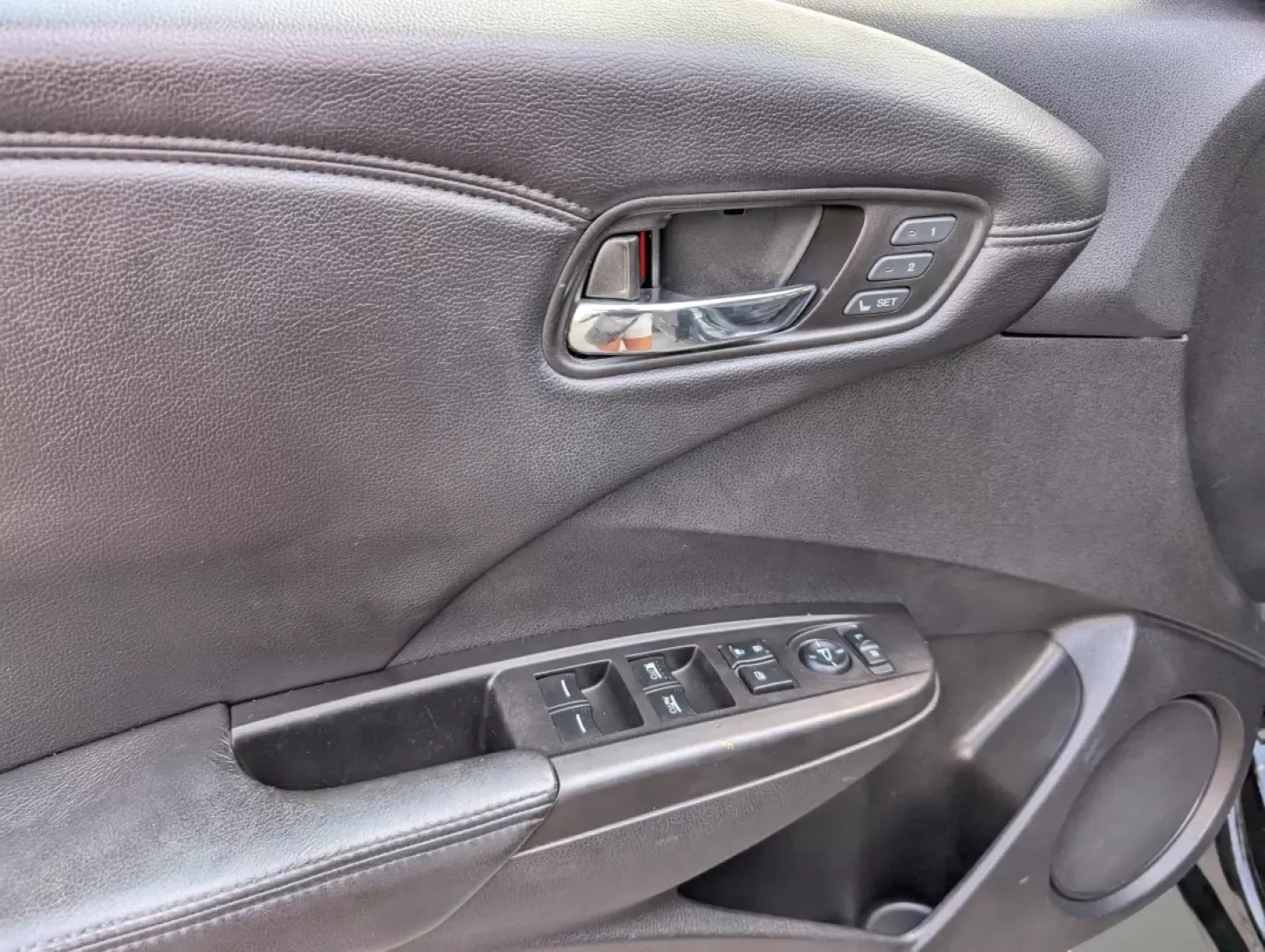 2013 Acura RDX (5J8TB3H36DL) with an Other engine, located at 3959 U.S. 80 W, Phenix City, AL, 36870, (334) 297-4885, 32.469296, -85.135185 - Experience the perfect blend of style, comfort, and practicality with this 2013 Acura RDX, now available at Gils Auto in Phenix City, AL. Whether you're looking for a reliable vehicle for your daily commutes, a family-friendly crossover, or a stylish ride for weekend adventures, this Acura fits the - Photo#9