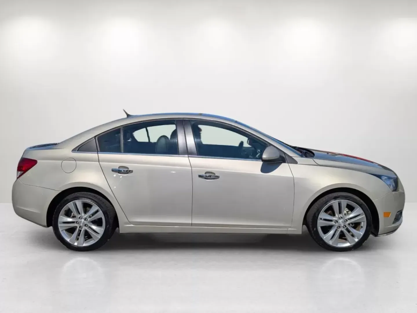 2013 /Jet Black Chevrolet Cruze LTZ (1G1PG5SB0D7) with an Other engine, located at 3959 U.S. 80 W, Phenix City, AL, 36870, (334) 297-4885, 32.469296, -85.135185 - **Elevate Your Daily Commute with the 2013 Chevrolet Cruze LTZ at Gils Auto!** <br /> <br /> Are you ready to redefine your daily drive? Whether you're navigating through the hustle and bustle of Phenix City or embarking on weekend adventures, the 2013 Chevrolet Cruze LTZ offers the perfect blend of - Photo#3