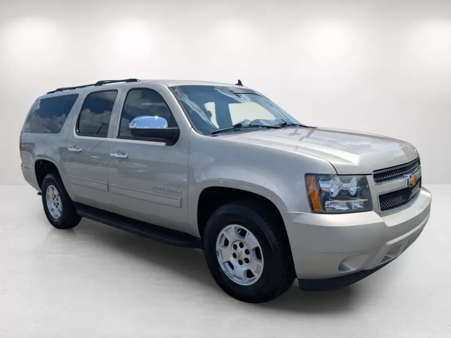 2013 /Ebony Chevrolet Suburban LS (1GNSCHE00DR) with an Other engine, located at 5115 14th Ave., Columbus, GA, 31904, (706) 323-0345, 32.511494, -84.971046 - ### Experience Adventure with the 2013 Chevrolet Suburban at Gils Auto Phenix City<br /> <br /> Are you ready to elevate your family adventures or daily commutes? The 2013 Chevrolet Suburban is your ticket to a life filled with excitement, comfort, and unparalleled capability. Whether you're transp - Photo#2