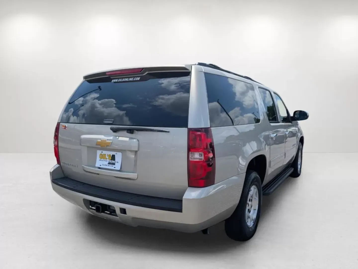 2013 /Ebony Chevrolet Suburban LS (1GNSCHE00DR) with an Other engine, located at 5115 14th Ave., Columbus, GA, 31904, (706) 323-0345, 32.511494, -84.971046 - ### Experience Adventure with the 2013 Chevrolet Suburban at Gils Auto Phenix City<br /> <br /> Are you ready to elevate your family adventures or daily commutes? The 2013 Chevrolet Suburban is your ticket to a life filled with excitement, comfort, and unparalleled capability. Whether you're transp - Photo#4