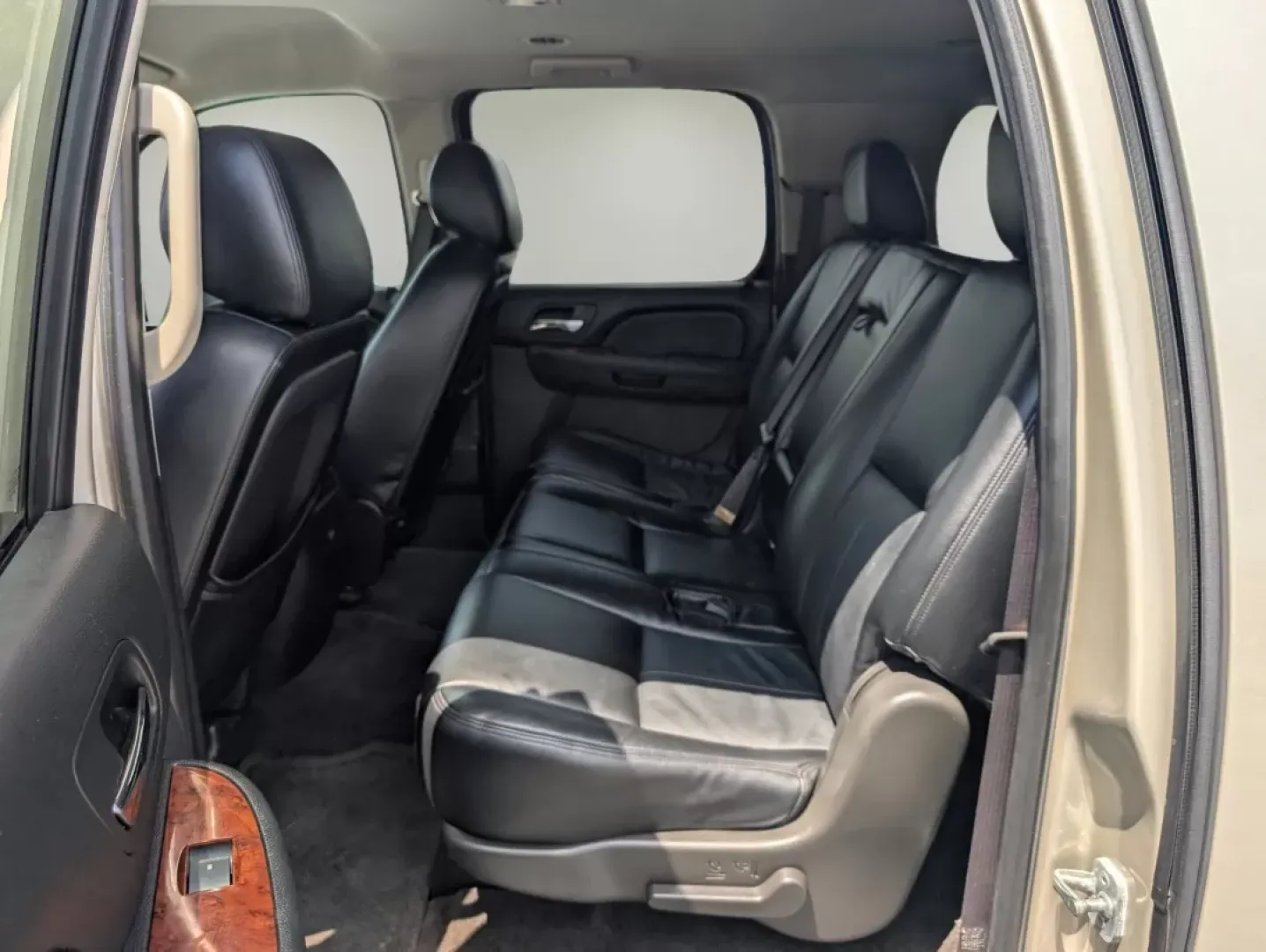 2013 /Ebony Chevrolet Suburban LS (1GNSCHE00DR) with an Other engine, located at 5115 14th Ave., Columbus, GA, 31904, (706) 323-0345, 32.511494, -84.971046 - ### Experience Adventure with the 2013 Chevrolet Suburban at Gils Auto Phenix City<br /> <br /> Are you ready to elevate your family adventures or daily commutes? The 2013 Chevrolet Suburban is your ticket to a life filled with excitement, comfort, and unparalleled capability. Whether you're transp - Photo#10