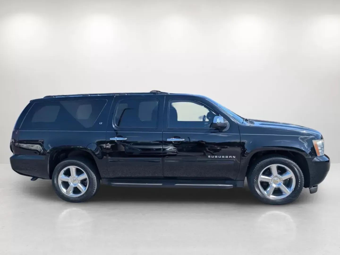 2013 /Ebony Chevrolet Suburban LT (1GNSCJE07DR) with an Other engine, located at 7000 Northlake Connector, Columbus, GA, 31904, (706) 987-8085, 32.524975, -84.978134 - **Unleash Adventure with the 2013 Chevrolet Suburban LT at Gils Auto in Columbus, GA!**<br /> <br /> Are you ready to elevate your family adventures or tackle your daily commute with style and comfort? The 2013 Chevrolet Suburban LT is the ultimate SUV that perfectly blends functionality and luxury, - Photo#3