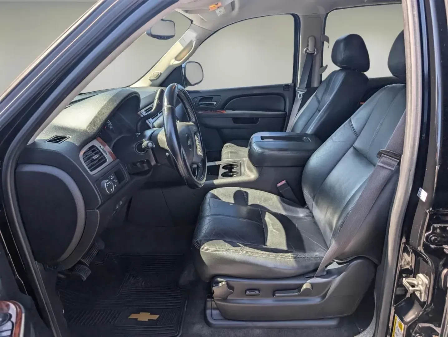 2013 /Ebony Chevrolet Suburban LT (1GNSCJE07DR) with an Other engine, located at 7000 Northlake Connector, Columbus, GA, 31904, (706) 987-8085, 32.524975, -84.978134 - **Unleash Adventure with the 2013 Chevrolet Suburban LT at Gils Auto in Columbus, GA!**<br /> <br /> Are you ready to elevate your family adventures or tackle your daily commute with style and comfort? The 2013 Chevrolet Suburban LT is the ultimate SUV that perfectly blends functionality and luxury, - Photo#9