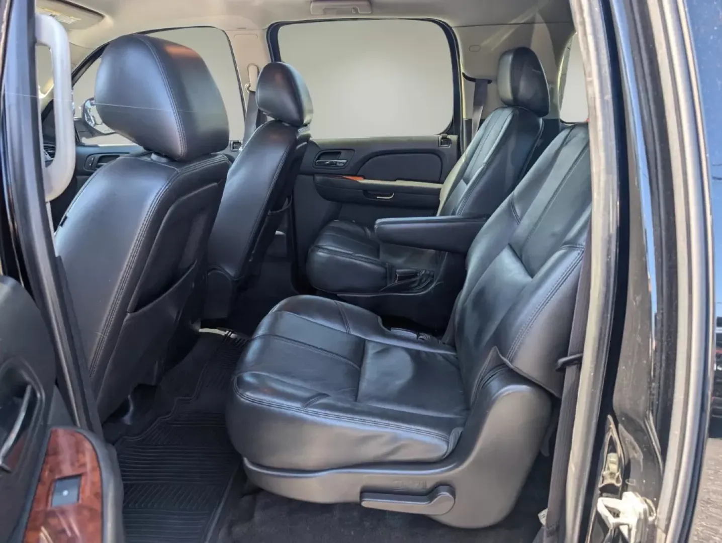 2013 /Ebony Chevrolet Suburban LT (1GNSCJE07DR) with an Other engine, located at 7000 Northlake Connector, Columbus, GA, 31904, (706) 987-8085, 32.524975, -84.978134 - **Unleash Adventure with the 2013 Chevrolet Suburban LT at Gils Auto in Columbus, GA!**<br /> <br /> Are you ready to elevate your family adventures or tackle your daily commute with style and comfort? The 2013 Chevrolet Suburban LT is the ultimate SUV that perfectly blends functionality and luxury, - Photo#10