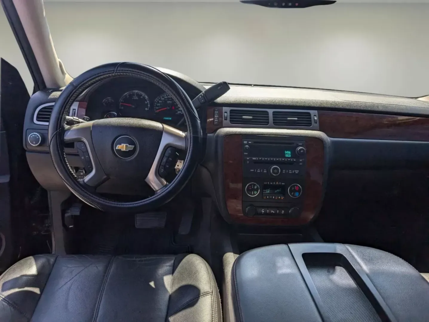 2013 /Ebony Chevrolet Suburban LT (1GNSCJE07DR) with an Other engine, located at 7000 Northlake Connector, Columbus, GA, 31904, (706) 987-8085, 32.524975, -84.978134 - **Unleash Adventure with the 2013 Chevrolet Suburban LT at Gils Auto in Columbus, GA!**<br /> <br /> Are you ready to elevate your family adventures or tackle your daily commute with style and comfort? The 2013 Chevrolet Suburban LT is the ultimate SUV that perfectly blends functionality and luxury, - Photo#12
