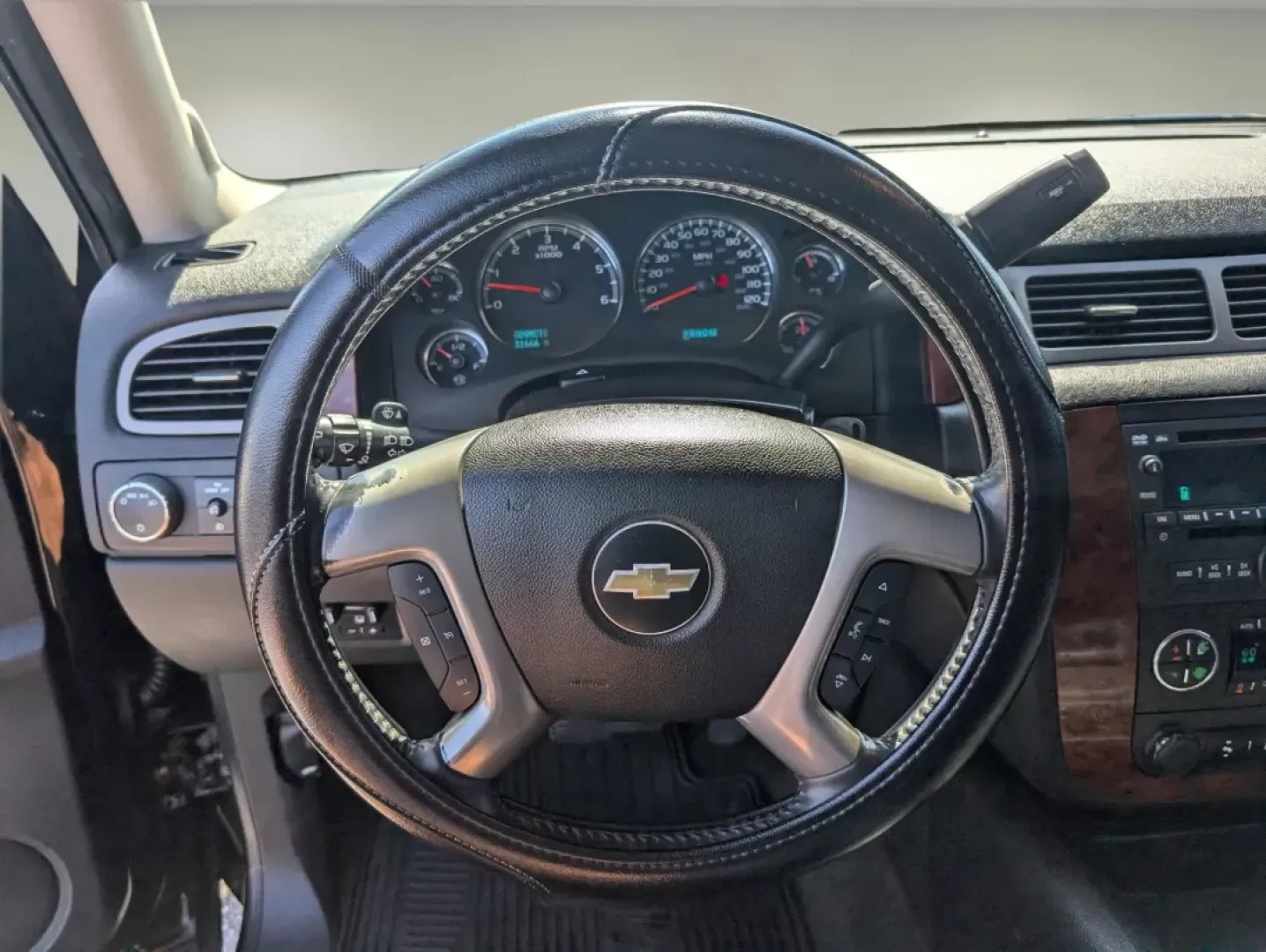 2013 /Ebony Chevrolet Suburban LT (1GNSCJE07DR) with an Other engine, located at 7000 Northlake Connector, Columbus, GA, 31904, (706) 987-8085, 32.524975, -84.978134 - **Unleash Adventure with the 2013 Chevrolet Suburban LT at Gils Auto in Columbus, GA!**<br /> <br /> Are you ready to elevate your family adventures or tackle your daily commute with style and comfort? The 2013 Chevrolet Suburban LT is the ultimate SUV that perfectly blends functionality and luxury, - Photo#15