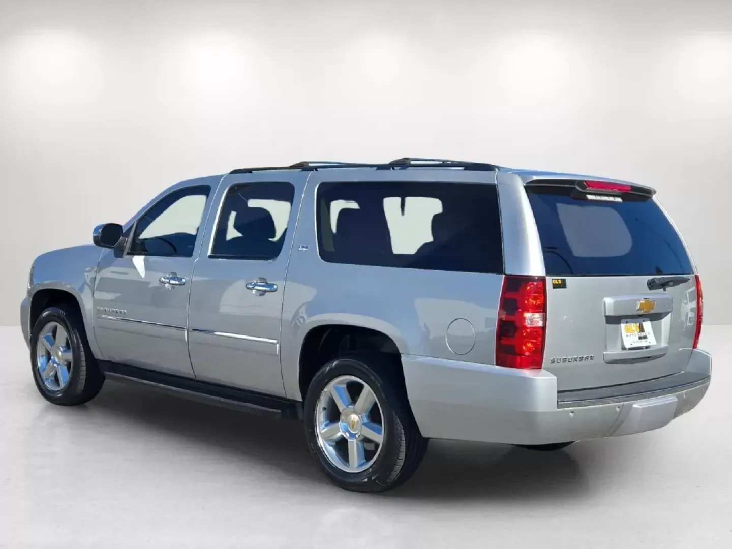 2013 /Light Titanium/Dark Titanium Chevrolet Suburban LTZ (1GNSCKE02DR) with an Other engine, located at 804 22nd Ave, Phenix City, AL, 36870, (334) 297-1860, 32.484749, -85.024475 - Step into a world of adventure and family bonding with this 2013 Chevrolet Suburban LTZ, available now at Gils Auto in Phenix City, AL. Ideal for growing families or anyone who loves the open road, this spacious SUV combines luxury, comfort, and versatility for those seeking a reliable vehicle for e - Photo#7