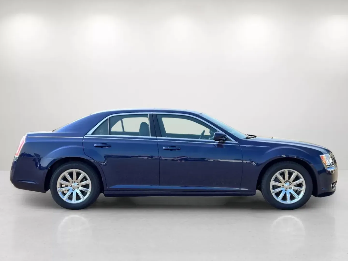 2013 /Black Chrysler 300 (2C3CCAAG7DH) with an Other engine, located at 521 Old Farm Lane Rd, Prattville, AL, 36066, (334) 325-1505, 32.482460, -86.416367 - **Experience Style and Comfort on Every Journey with This 2013 Chrysler 300 at Gils Auto!**<br /> <br /> Are you searching for a vehicle that combines luxury, style, and comfort for your daily commutes or family adventures? Look no further! This stunning 2013 Chrysler 300 is the perfect choice for a - Photo#5