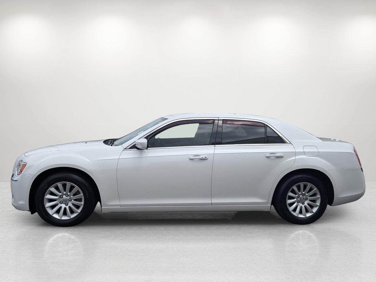 2013 /Black/Light Frost Beige Chrysler 300 (2C3CCAAG3DH) with an Gas/Ethanol V6 3.6L/220 engine, 8-Speed Automatic transmission, located at 3959 U.S. 80 W, Phenix City, AL, 36870, (334) 297-4885, 32.469296, -85.135185 - 2013 Chrysler 300 - Photo#7
