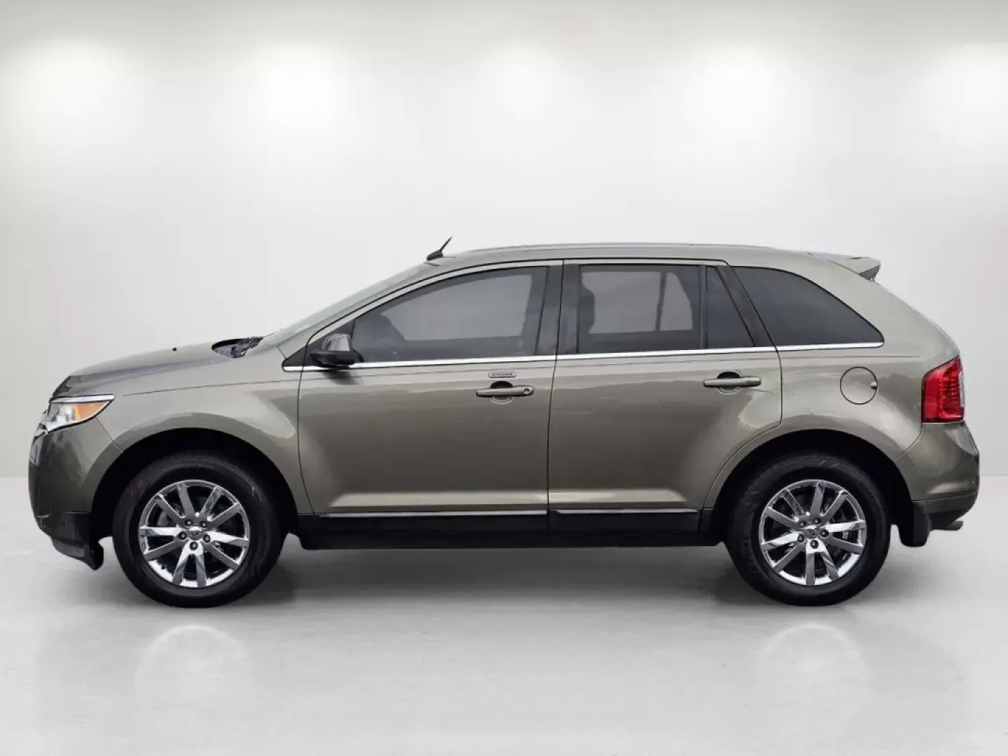 2013 Ford Edge Limited (2FMDK3KC3DB) with an Other engine, located at 1430 Gateway Drive, Opelika, AL, 36801, (334) 239-0944, 32.637871, -85.409790 - Are you ready to elevate your daily drives or embark on new adventures? The 2013 Ford Edge Limited is the perfect SUV for those who crave versatility and comfort, whether you're transporting the family, commuting to work, or planning a weekend getaway. At Gils Auto, located at 3959 U.S. 80 W in Phen - Photo#7