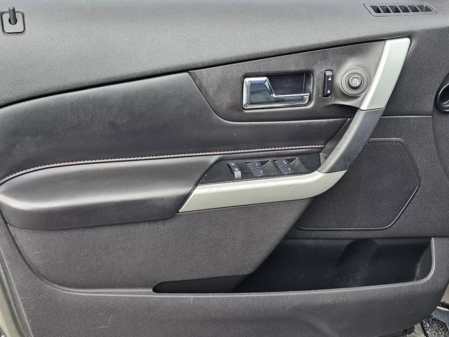 2013 Ford Edge Limited (2FMDK3KC3DB) with an Other engine, located at 1430 Gateway Drive, Opelika, AL, 36801, (334) 239-0944, 32.637871, -85.409790 - Are you ready to elevate your daily drives or embark on new adventures? The 2013 Ford Edge Limited is the perfect SUV for those who crave versatility and comfort, whether you're transporting the family, commuting to work, or planning a weekend getaway. At Gils Auto, located at 3959 U.S. 80 W in Phen - Photo#8