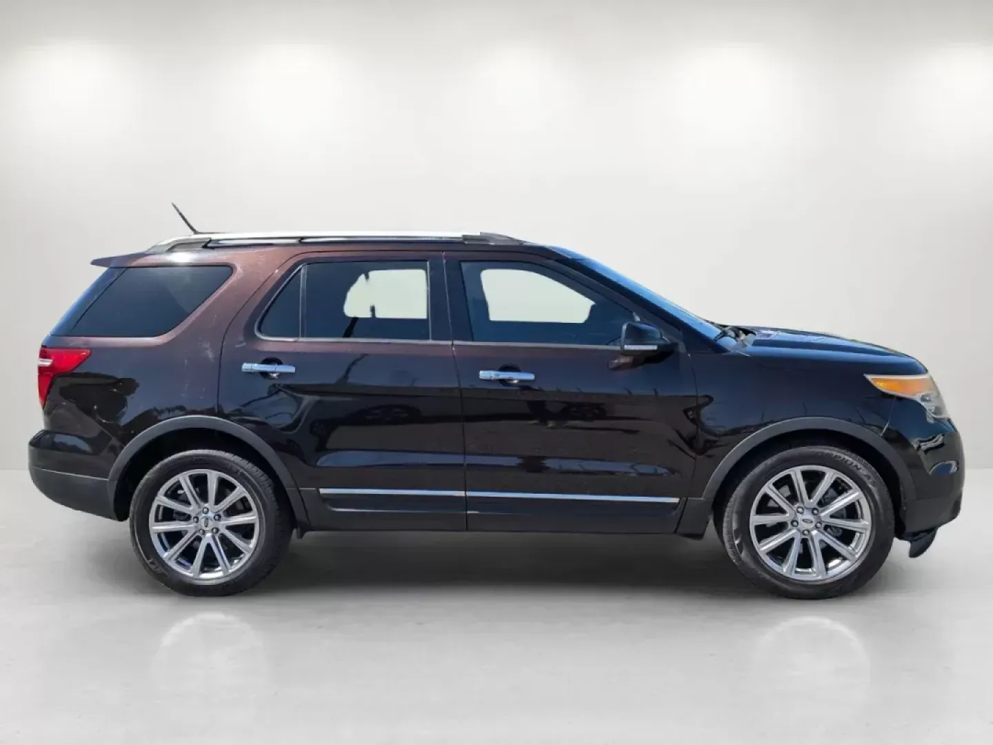 2013 Ford Explorer Limited (1FM5K7F80DG) with an Gas V6 3.5L/213 engine, 6-Speed Automatic w/manual shift transmission, located at 804 22nd Ave, Phenix City, AL, 36870, (334) 297-1860, 32.484749, -85.024475 - 2013 Ford Explorer Limited - Photo#4