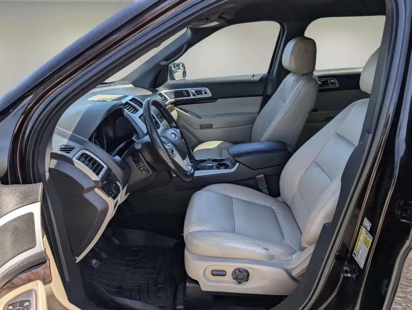 2013 Ford Explorer Limited (1FM5K7F80DG) with an Gas V6 3.5L/213 engine, 6-Speed Automatic w/manual shift transmission, located at 804 22nd Ave, Phenix City, AL, 36870, (334) 297-1860, 32.484749, -85.024475 - 2013 Ford Explorer Limited - Photo#9