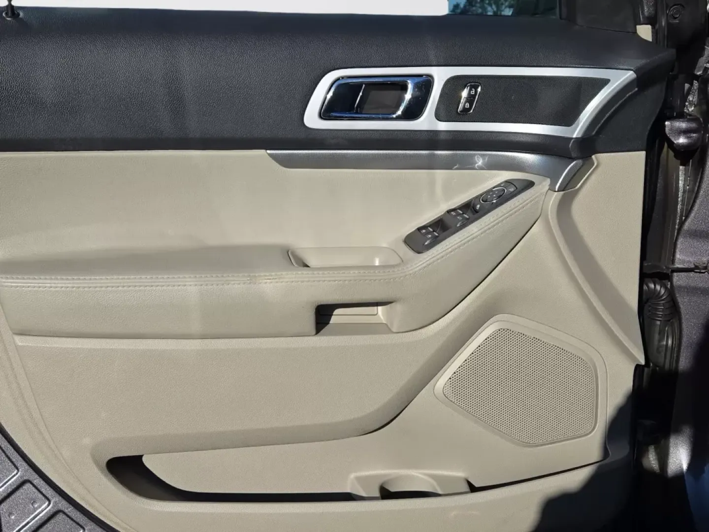 2013 Ford Explorer XLT (1FM5K7D88DG) with an Other engine, located at 3959 U.S. 80 W, Phenix City, AL, 36870, (334) 297-4885, 32.469296, -85.135185 - **Explore Life's Adventures in a 2013 Ford Explorer XLT!** <br /> <br /> Are you searching for a reliable vehicle that can keep up with your bustling lifestyle? Look no further! This 2013 Ford Explorer XLT is the perfect companion for growing families, weekend adventurers, or anyone needing a spacio - Photo#10