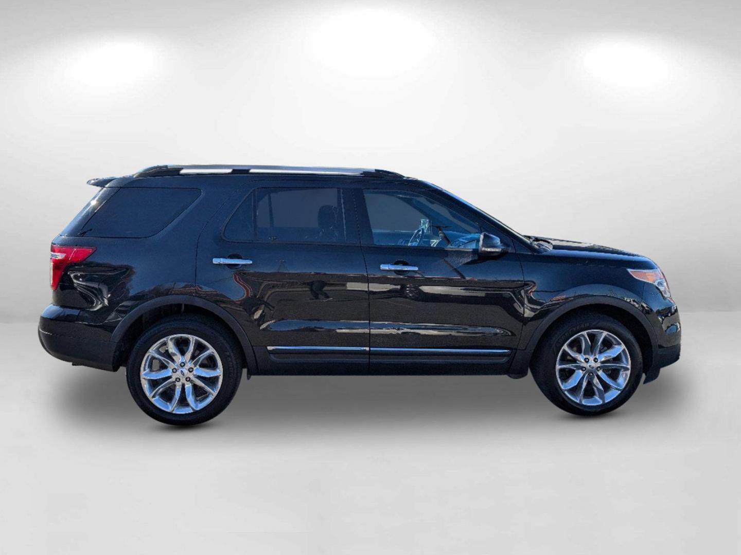 2013 Ford Explorer XLT (1FM5K8D8XDG) with an Gas V6 3.5L/213 engine, 6-Speed Automatic w/manual shift transmission, located at 804 22nd Ave, Phenix City, AL, 36870, (334) 297-1860, 32.484749, -85.024475 - 2013 Ford Explorer XLT - Photo#3