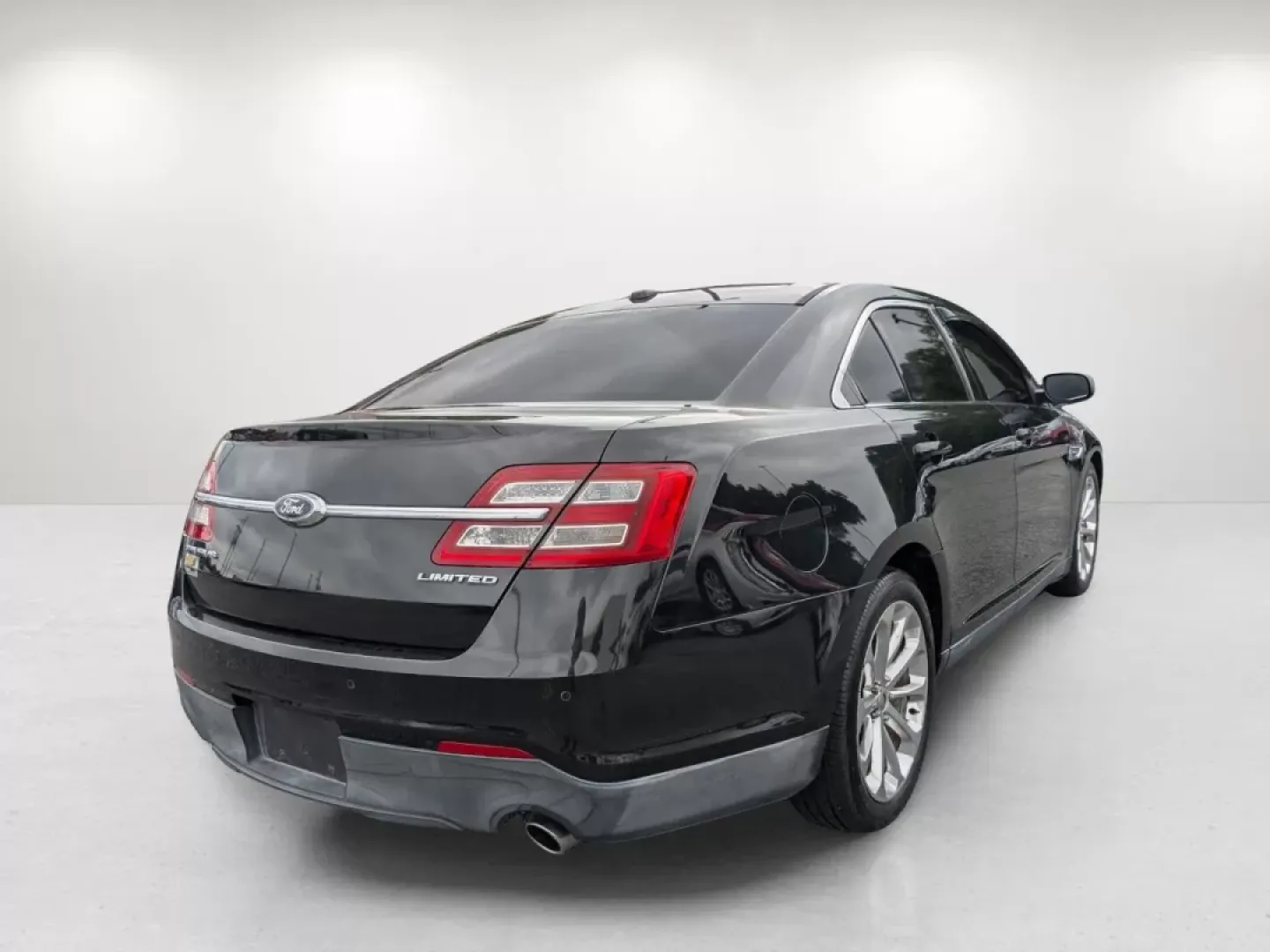 2013 Ford Taurus Limited (1FAHP2F88DG) with an Other engine, located at 521 Old Farm Lane Rd, Prattville, AL, 36066, (334) 325-1505, 32.482460, -86.416367 - Elevate your daily commute with the perfect blend of comfort, style, and technology in this stunning 2013 Ford Taurus Limited! Whether you're commuting to work in downtown Prattville or heading out for a weekend getaway with the family, this sedan is designed to meet all your driving needs. With its - Photo#4