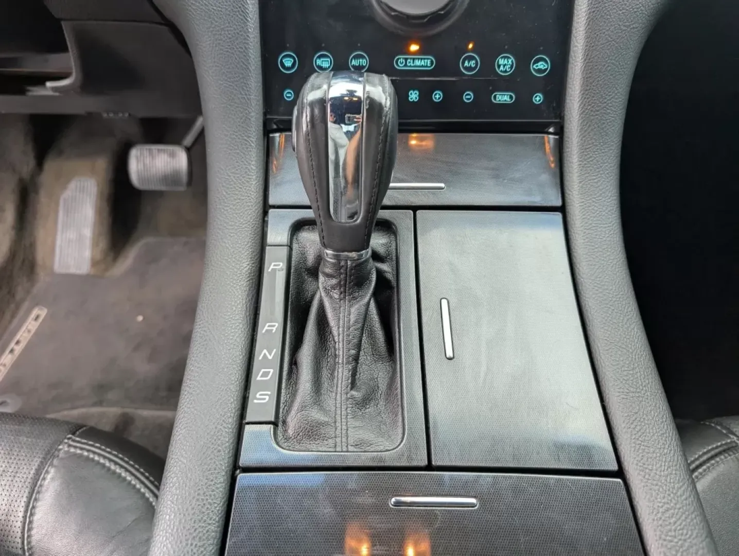 2013 Ford Taurus Limited (1FAHP2F88DG) with an Other engine, located at 521 Old Farm Lane Rd, Prattville, AL, 36066, (334) 325-1505, 32.482460, -86.416367 - Elevate your daily commute with the perfect blend of comfort, style, and technology in this stunning 2013 Ford Taurus Limited! Whether you're commuting to work in downtown Prattville or heading out for a weekend getaway with the family, this sedan is designed to meet all your driving needs. With its - Photo#14