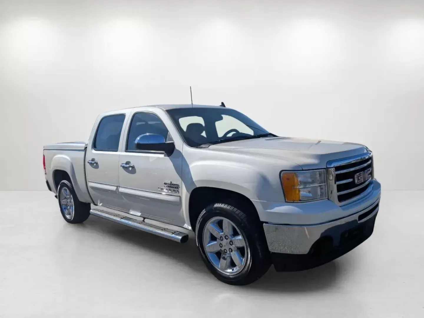 2013 /Very Dark Cashmere/Light Cashmere GMC Sierra 1500 SLE (3GTP1VE08DG) with an Other engine, located at 3959 U.S. 80 W, Phenix City, AL, 36870, (334) 297-4885, 32.469296, -85.135185 - **Adventure Awaits: 2013 GMC Sierra 1500 SLE Crew Cab at Gils Auto Phenix City, AL**<br /> <br /> If you're dreaming of weekend getaways, family camping trips, or simply a reliable daily driver, look no further than this 2013 GMC Sierra 1500 SLE Crew Cab! Perfect for those who value versatility and - Photo#3