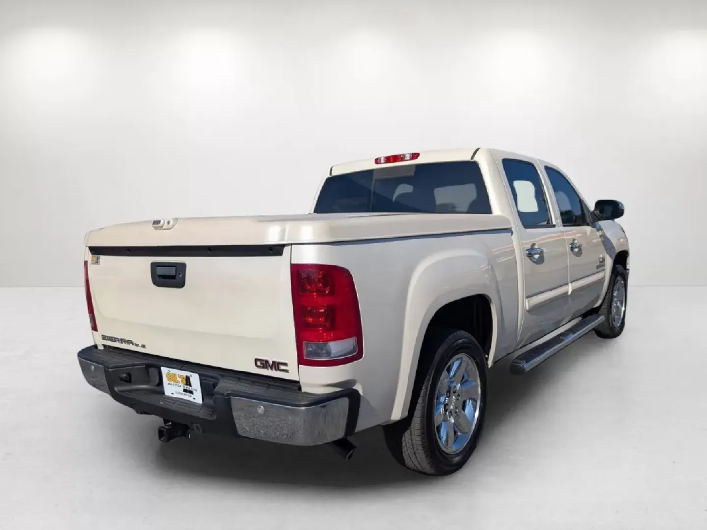 2013 /Very Dark Cashmere/Light Cashmere GMC Sierra 1500 SLE (3GTP1VE08DG) with an Other engine, located at 3959 U.S. 80 W, Phenix City, AL, 36870, (334) 297-4885, 32.469296, -85.135185 - **Adventure Awaits: 2013 GMC Sierra 1500 SLE Crew Cab at Gils Auto Phenix City, AL**<br /> <br /> If you're dreaming of weekend getaways, family camping trips, or simply a reliable daily driver, look no further than this 2013 GMC Sierra 1500 SLE Crew Cab! Perfect for those who value versatility and - Photo#5