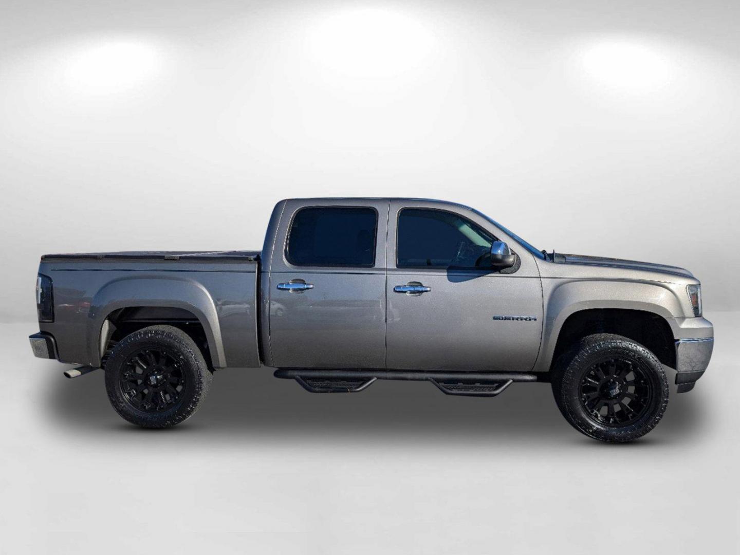 2013 /Ebony GMC Sierra 1500 SLE (3GTP1VE04DG) with an Gas/Ethanol V8 5.3L/323 engine, 6-Speed Automatic transmission, located at 3959 U.S. 80 W, Phenix City, AL, 36870, (334) 297-4885, 32.469296, -85.135185 - 2013 GMC Sierra 1500 SLE - Photo#3