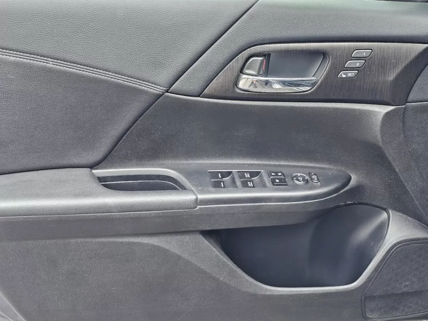 2013 /Black Honda Accord Sdn EX-L (1HGCR2F84DA) with an Other engine, located at 3959 U.S. 80 W, Phenix City, AL, 36870, (334) 297-4885, 32.469296, -85.135185 - Are you in the market for a reliable sedan that perfectly blends comfort, safety, and technology? Look no further than this stunning 2013 Honda Accord Sdn EX-L at Gils Auto in Phenix City, AL. This vehicle is designed to elevate your daily commute, whether you're driving to work or embarking on week - Photo#9