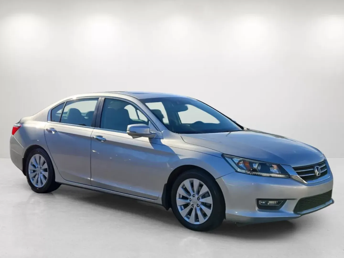 2013 Honda Accord Sdn EX-L (1HGCR2F87DA) with an Other engine, located at 5115 14th Ave., Columbus, GA, 31904, (706) 323-0345, 32.511494, -84.971046 - **Discover Your Ideal Commute Companion: 2013 Honda Accord EX-L at Gils Auto, Phenix City, AL**<br /> <br /> Are you searching for a reliable, stylish sedan that elevates your daily commute while providing comfort and advanced technology? Look no further than the stunning 2013 Honda Accord EX-L avai - Photo#3