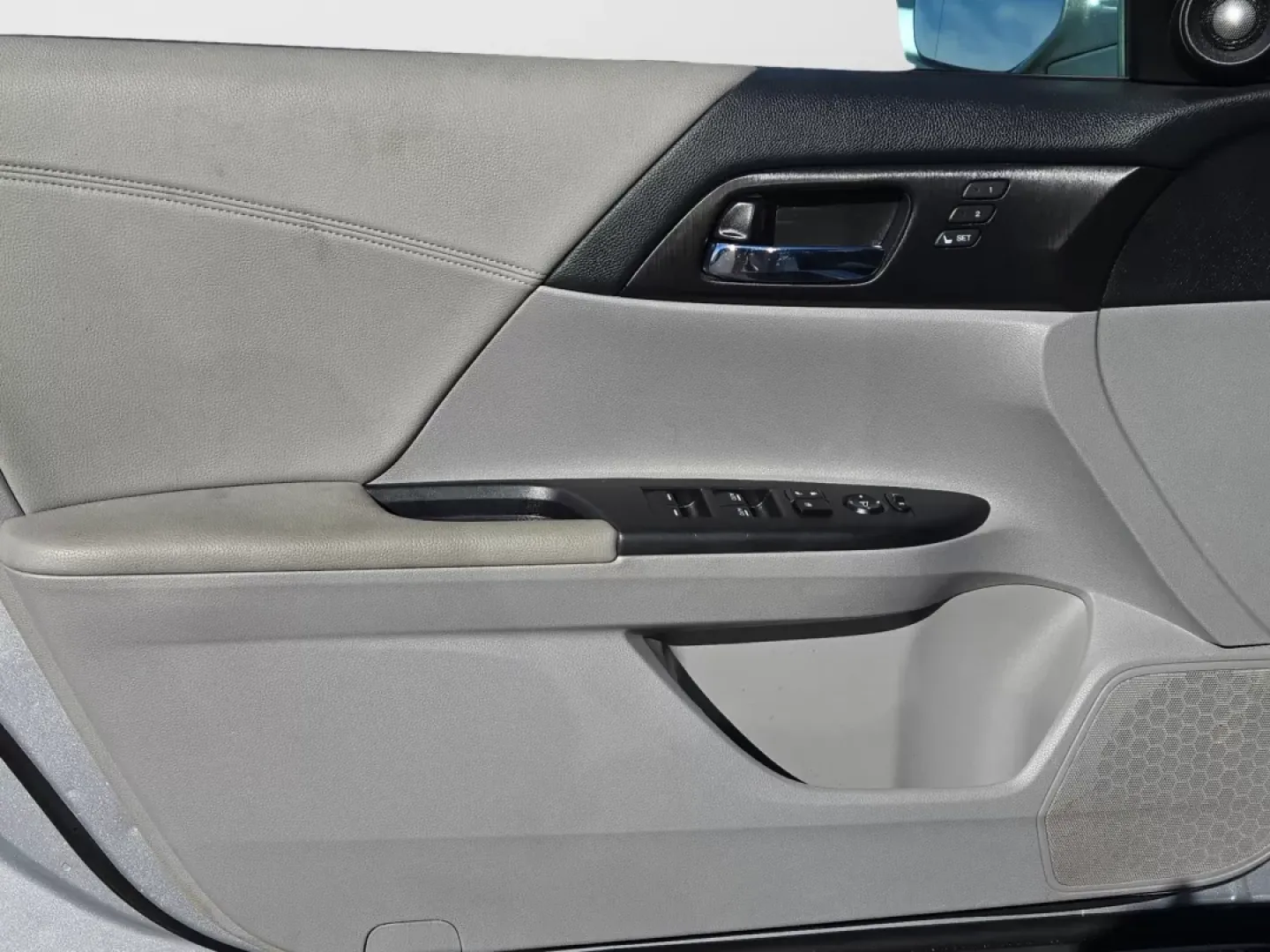 2013 Honda Accord Sdn EX-L (1HGCR2F87DA) with an Other engine, located at 5115 14th Ave., Columbus, GA, 31904, (706) 323-0345, 32.511494, -84.971046 - **Discover Your Ideal Commute Companion: 2013 Honda Accord EX-L at Gils Auto, Phenix City, AL**<br /> <br /> Are you searching for a reliable, stylish sedan that elevates your daily commute while providing comfort and advanced technology? Look no further than the stunning 2013 Honda Accord EX-L avai - Photo#9