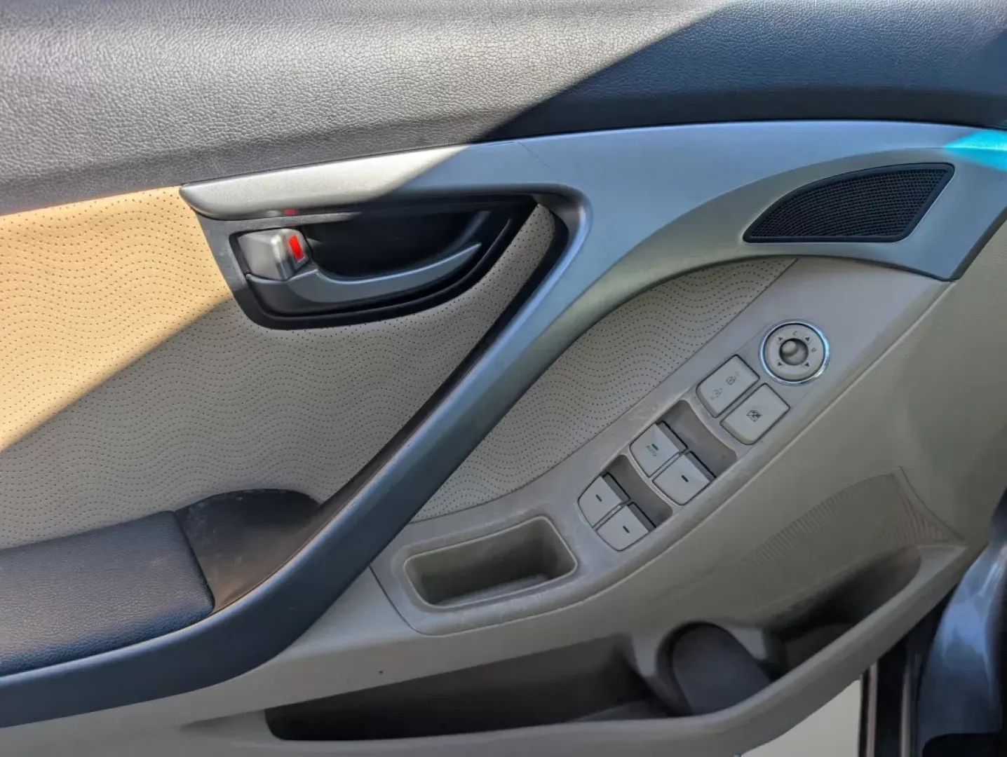 2013 /Beige Hyundai Elantra Limited (5NPDH4AE1DH) with an Other engine, located at 3959 U.S. 80 W, Phenix City, AL, 36870, (334) 297-4885, 32.469296, -85.135185 - **Discover Your Next Adventure with the 2013 Hyundai Elantra Limited! Perfect for Commuters and Families Alike!**<br /> <br /> Are you searching for a reliable sedan that excels in both comfort and practicality? Look no further than the stunning 2013 Hyundai Elantra Limited, available now at Gils Au - Photo#9