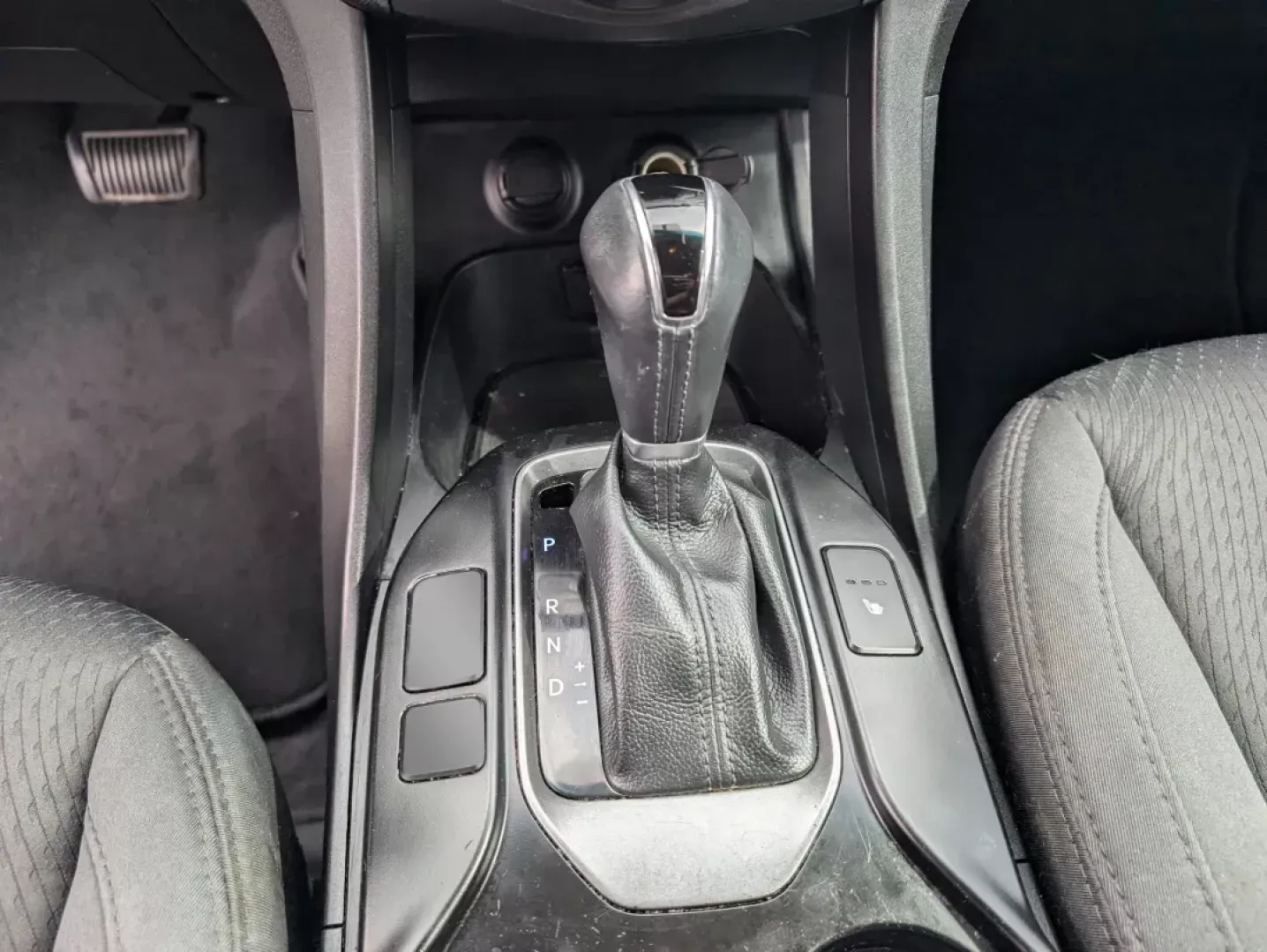 2013 /Black Hyundai Santa Fe 2.0T Sport (5XYZUDLA0DG) with an Turbocharged Gas I4 2.0L/122 engine, 6-Speed Automatic w/Manual Shift transmission, located at 521 Old Farm Lane Rd, Prattville, AL, 36066, (334) 325-1505, 32.482460, -86.416367 - Are you searching for the perfect vehicle to elevate your family's adventures or enhance your daily commute? Look no further than this stunning 2013 Hyundai Santa Fe 2.0T Sport, available now at Gils Auto in Prattville, AL! This versatile SUV is ideal for growing families, weekend getaways, or anyon - Photo#13