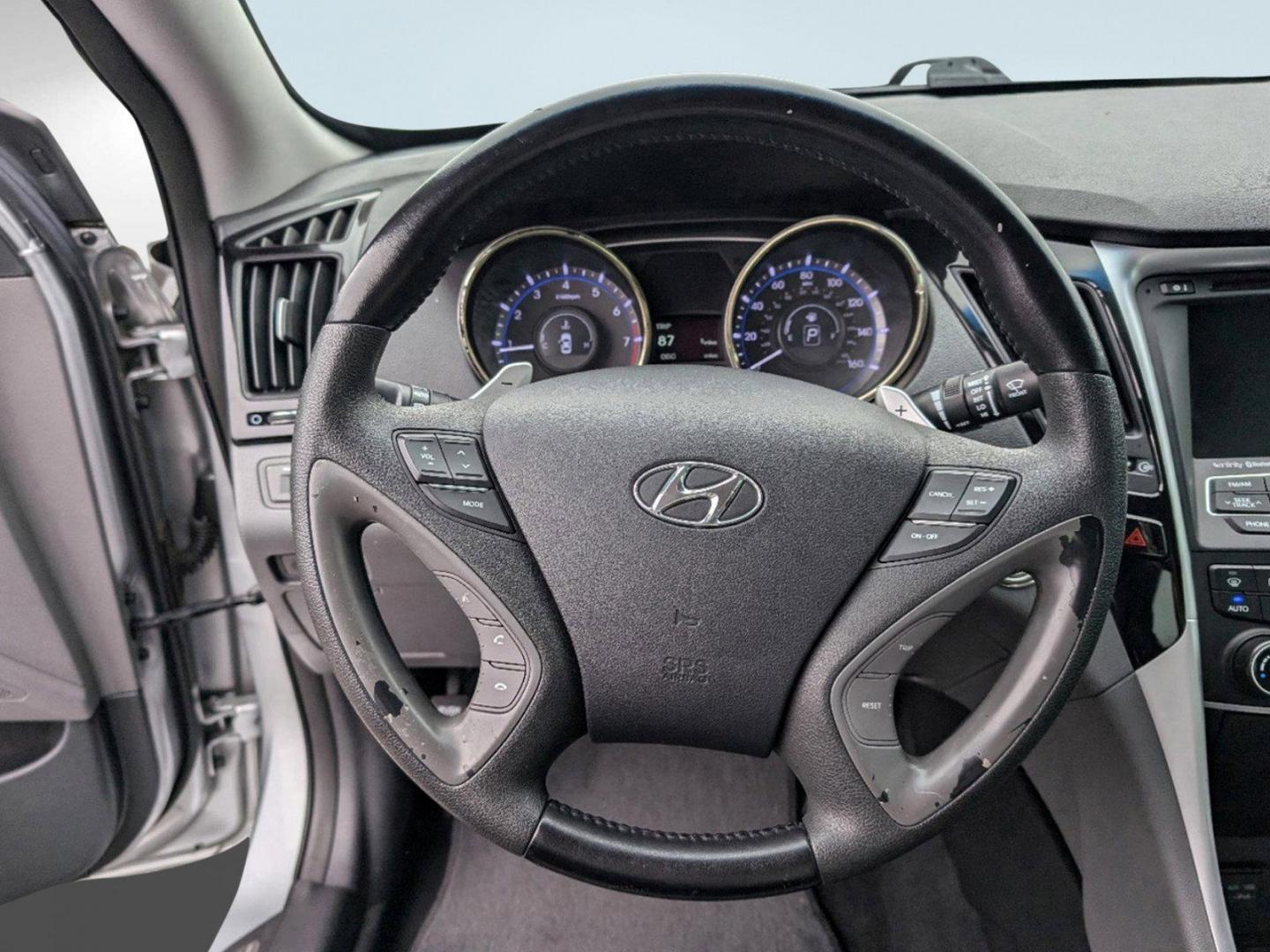 2013 /Gray Hyundai Sonata Limited (5NPEC4AB3DH) with an Turbocharged Gas I4 2.0L/122 engine, 6-Speed Automatic w/Manual Shift transmission, located at 1430 Gateway Drive, Opelika, AL, 36801, (334) 239-0944, 32.637871, -85.409790 - 2013 Hyundai Sonata Limited - Photo#15