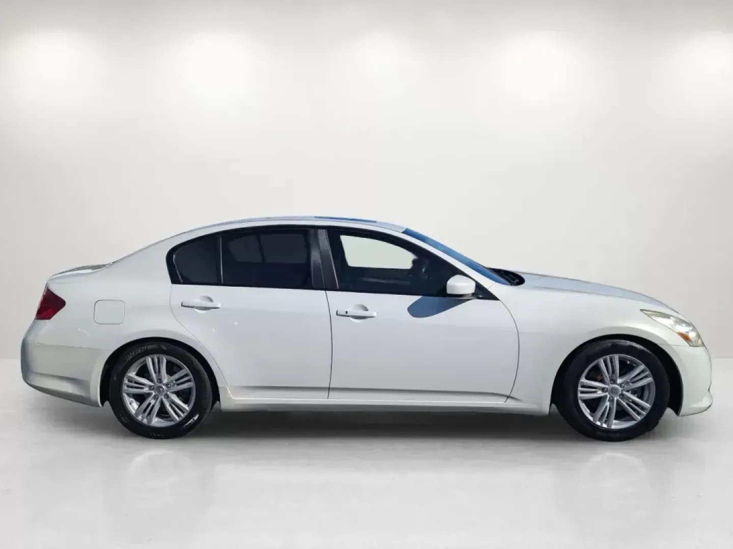 2013 /Graphite Infiniti G37 Sedan Journey (JN1CV6AP2DM) with an Other engine, located at 804 22nd Ave, Phenix City, AL, 36870, (334) 297-1860, 32.484749, -85.024475 - Discover the luxury and performance of the 2013 Infiniti G37 Sedan, perfect for those who crave a balance of style and practicality. Imagine gliding through the bustling streets of Phenix City, AL, in a vehicle that effortlessly combines sophistication and comfort. Whether you're commuting to work, - Photo#3