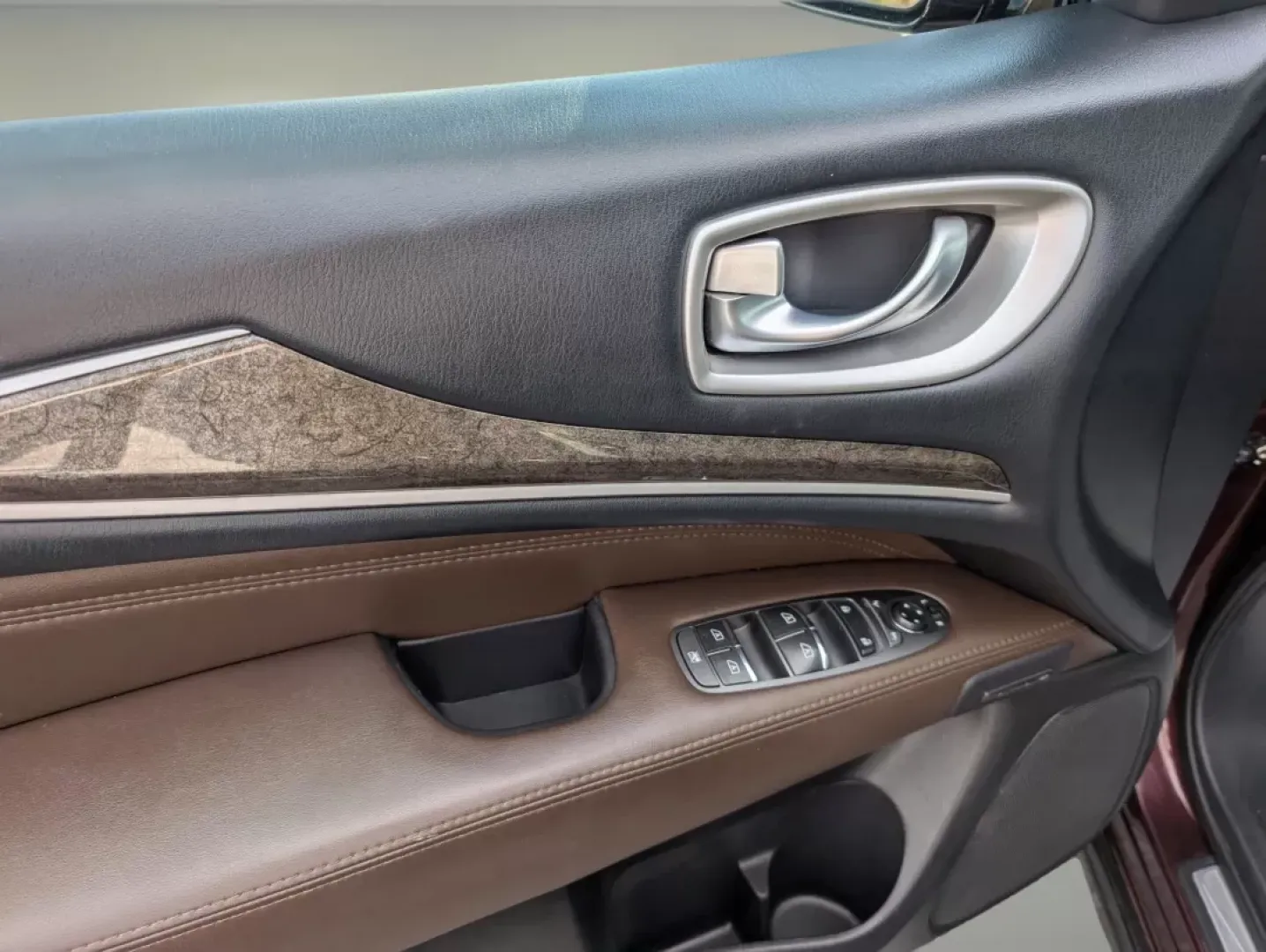 2013 /Java Infiniti JX35 (5N1AL0MN6DC) with an Other engine, located at 3959 U.S. 80 W, Phenix City, AL, 36870, (334) 297-4885, 32.469296, -85.135185 - Elevate your family adventures and daily commutes with this stunning 2013 Infiniti JX35, available now at Gils Auto in Phenix City, AL. Whether you're carting the kids to school, heading out for a weekend road trip, or simply enjoying the finer things in life, this luxurious SUV combines comfort, sa - Photo#8