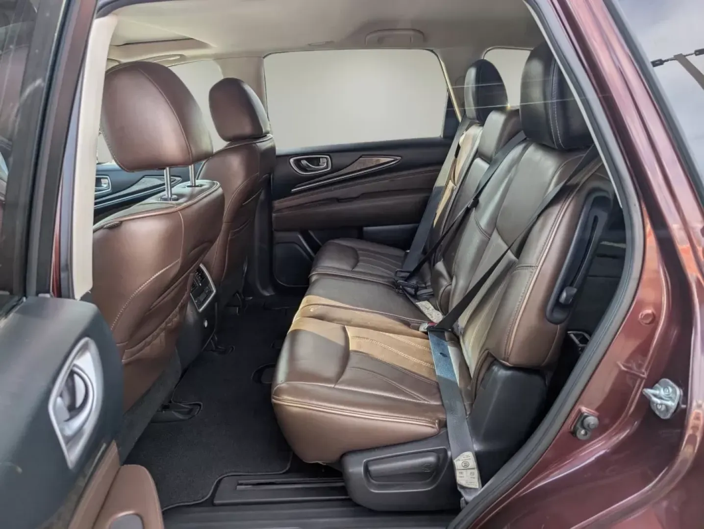 2013 /Java Infiniti JX35 (5N1AL0MN6DC) with an Other engine, located at 3959 U.S. 80 W, Phenix City, AL, 36870, (334) 297-4885, 32.469296, -85.135185 - Elevate your family adventures and daily commutes with this stunning 2013 Infiniti JX35, available now at Gils Auto in Phenix City, AL. Whether you're carting the kids to school, heading out for a weekend road trip, or simply enjoying the finer things in life, this luxurious SUV combines comfort, sa - Photo#10