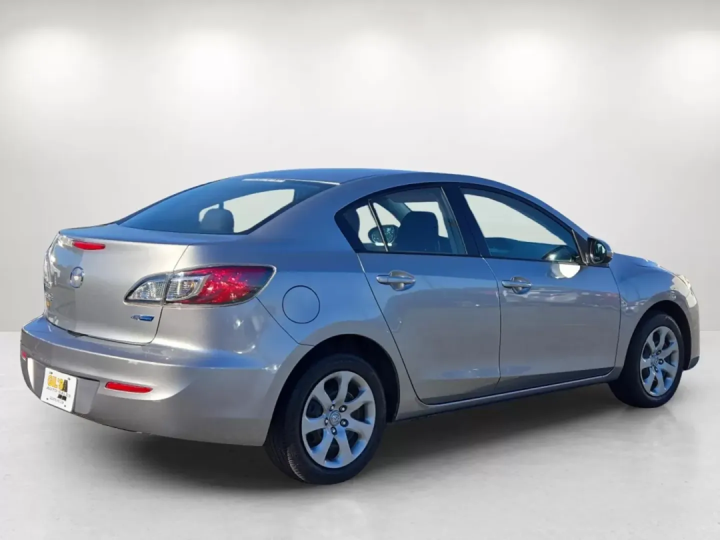 2013 Mazda Mazda3 i Sport (JM1BL1U79D1) with an Other engine, located at 1430 Gateway Drive, Opelika, AL, 36801, (334) 239-0944, 32.637871, -85.409790 - **Discover Your Next Adventure with the 2013 Mazda3 i Sport at Gils Auto!**<br /> <br /> Are you ready to elevate your daily commute or embark on weekend adventures? Look no further than this 2013 Mazda3 i Sport, available now at Gils Auto in Phenix City, AL. Designed for budget-conscious buyers, th - Photo#5