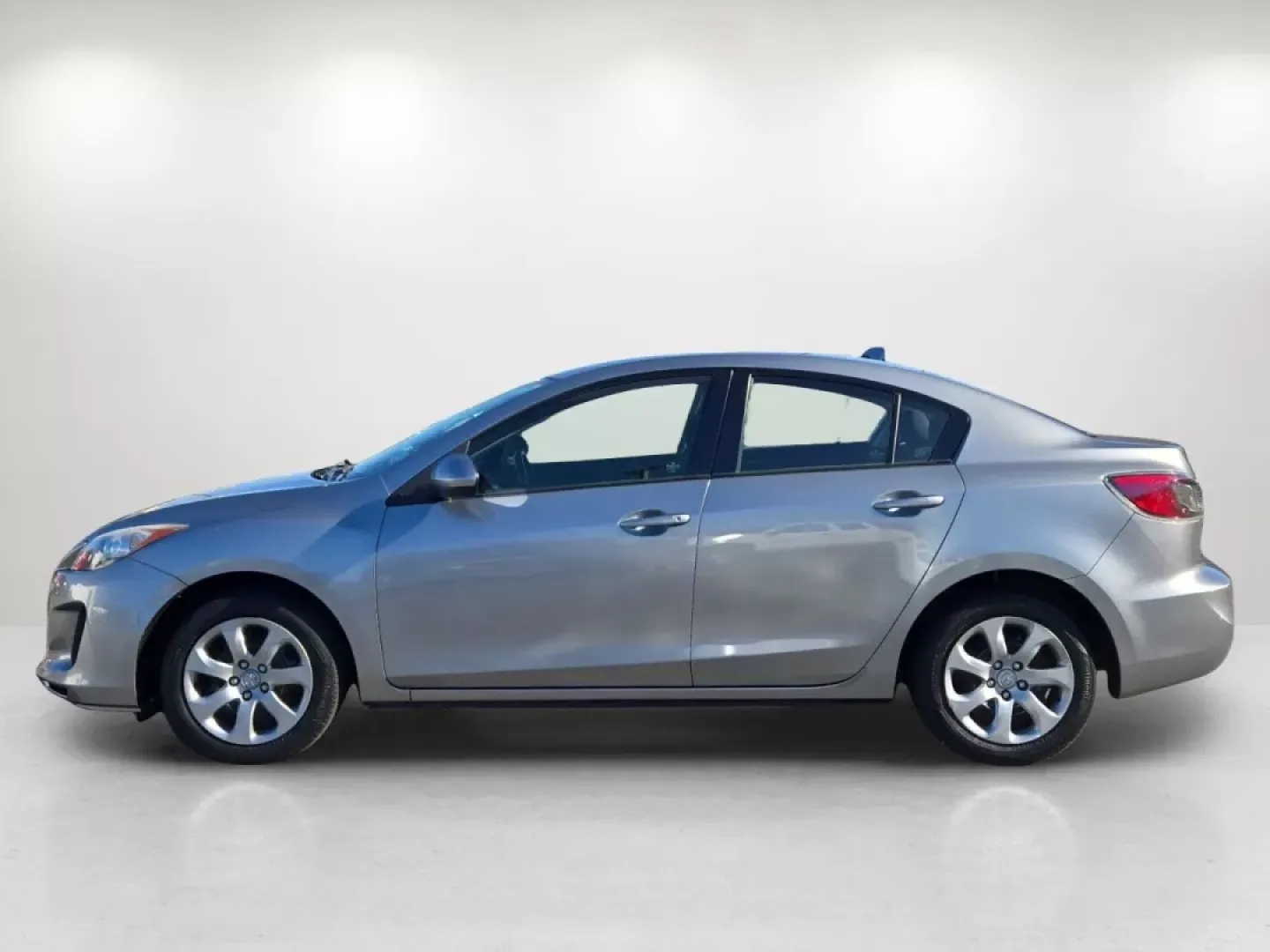 2013 Mazda Mazda3 i Sport (JM1BL1U79D1) with an Other engine, located at 1430 Gateway Drive, Opelika, AL, 36801, (334) 239-0944, 32.637871, -85.409790 - **Discover Your Next Adventure with the 2013 Mazda3 i Sport at Gils Auto!**<br /> <br /> Are you ready to elevate your daily commute or embark on weekend adventures? Look no further than this 2013 Mazda3 i Sport, available now at Gils Auto in Phenix City, AL. Designed for budget-conscious buyers, th - Photo#8