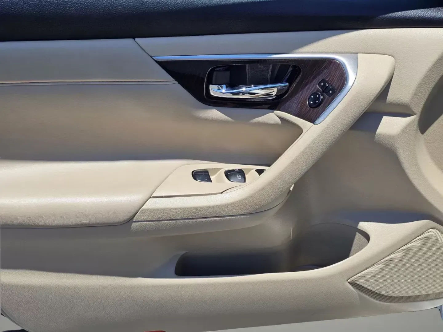 2013 /Beige Nissan Altima 2.5 SL (1N4AL3AP2DC) with an Gas I4 2.5L/152 engine, 1-Speed Continuously Variable Ratio transmission, located at 521 Old Farm Lane Rd, Prattville, AL, 36066, (334) 325-1505, 32.482460, -86.416367 - 2013 Nissan Altima 2.5 SL - Photo#9