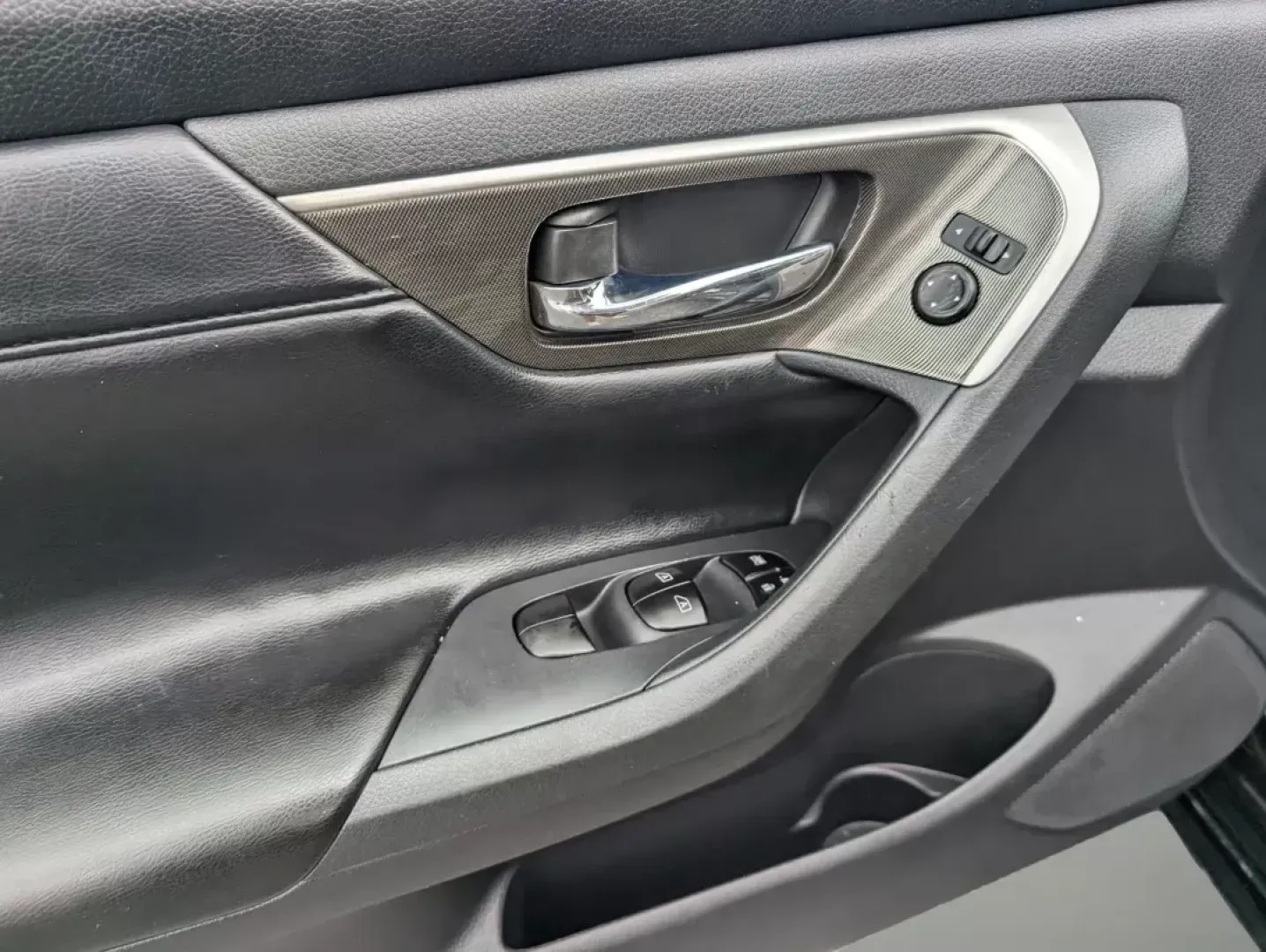 2013 /Charcoal Nissan Altima 2.5 SL (1N4AL3AP3DC) with an Gas I4 2.5L/152 engine, 1-Speed Continuously Variable Ratio transmission, located at 3959 U.S. 80 W, Phenix City, AL, 36870, (334) 297-4885, 32.469296, -85.135185 - 2013 Nissan Altima 2.5 SL - Photo#8