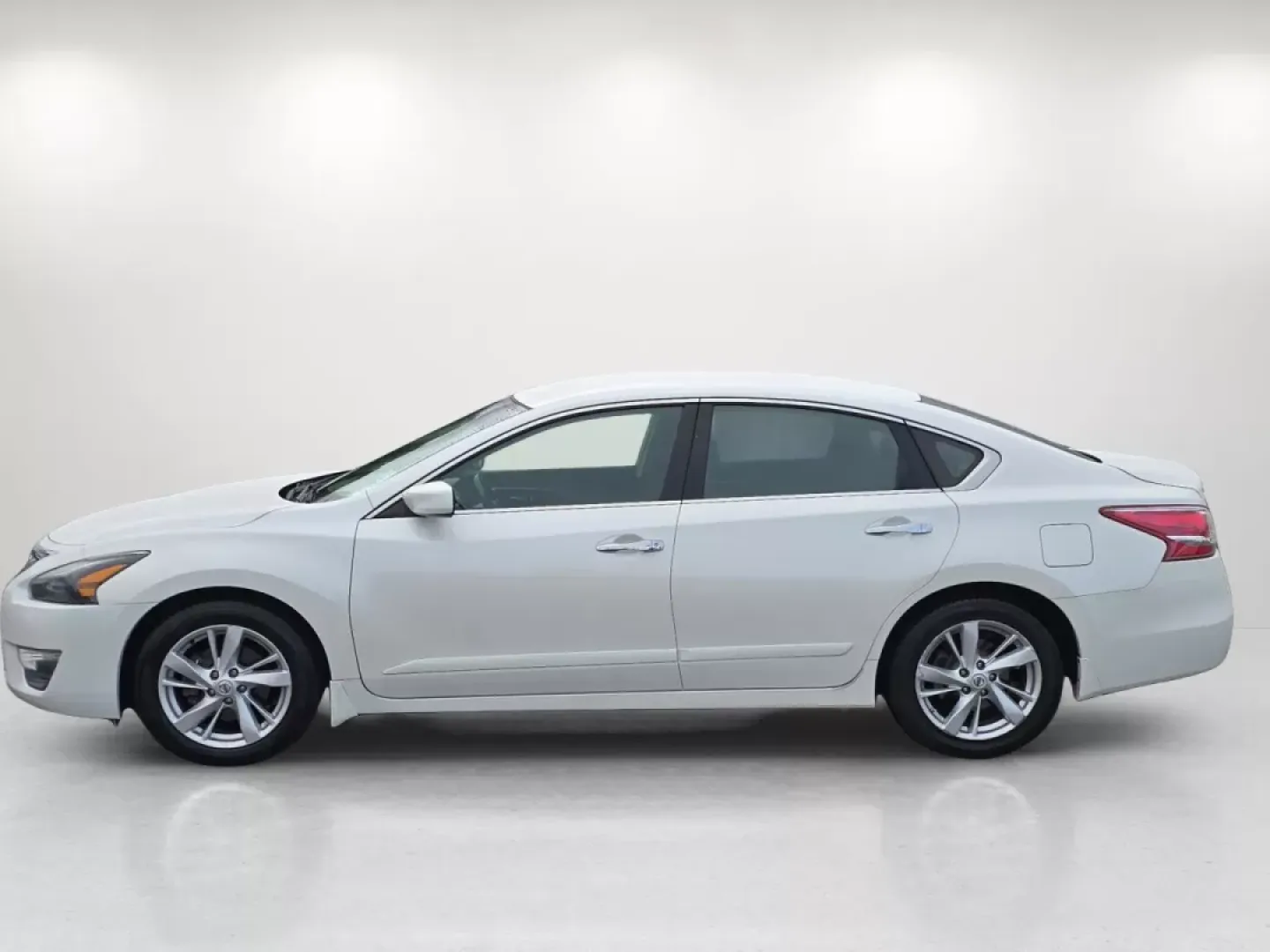 2013 /Charcoal Nissan Altima 2.5 SV (1N4AL3AP0DC) with an Other engine, located at 7000 Northlake Connector, Columbus, GA, 31904, (706) 987-8085, 32.524975, -84.978134 - **Elevate Your Daily Drive with the 2013 Nissan Altima 2.5 SV at Gils Auto!**<br /> <br /> Are you looking for a reliable and stylish sedan that effortlessly fits into your busy lifestyle? The 2013 Nissan Altima 2.5 SV is the perfect companion for daily commutes, weekend getaways, and everything in - Photo#7