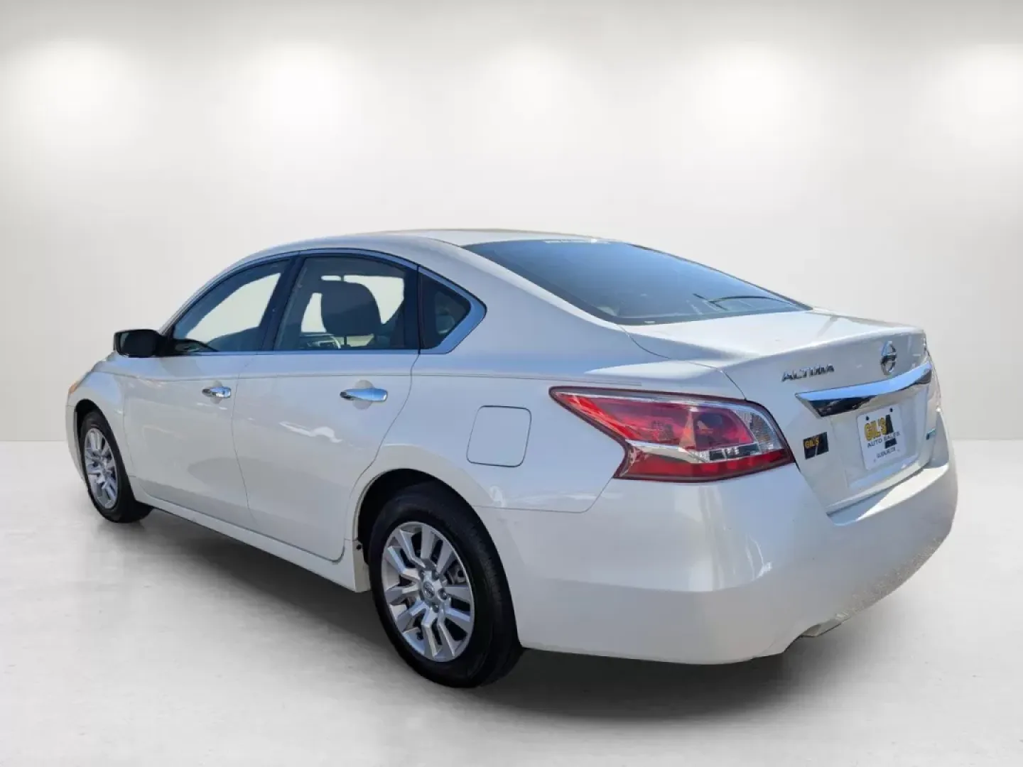 2013 /Beige Nissan Altima 2.5 S (1N4AL3AP9DC) with an Other engine, located at 7000 Northlake Connector, Columbus, GA, 31904, (706) 987-8085, 32.524975, -84.978134 - **Hit the Road in Style with the 2013 Nissan Altima! Perfect for Commuters and Families Alike!**<br /> <br /> Are you in search of a reliable sedan that fits seamlessly into your busy lifestyle? Look no further! The 2013 Nissan Altima 2.5 S, available now at Gils Auto in Phenix City, AL, is the perf - Photo#6