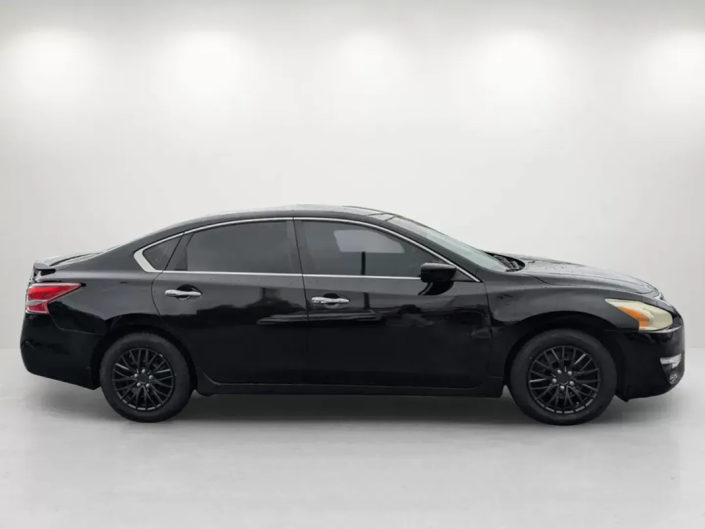 2013 /Charcoal Nissan Altima 2.5 SV (1N4AL3AP8DC) with an Gas I4 2.5L/152 engine, 1-Speed Continuously Variable Ratio transmission, located at 5115 14th Ave., Columbus, GA, 31904, (706) 323-0345, 32.511494, -84.971046 - ### Explore the Open Road with This 2013 Nissan Altima at Gils Auto - Columbus<br /> <br /> Are you ready to elevate your driving experience? Whether you're commuting to work, running errands, or planning a weekend getaway, the **2013 Nissan Altima 2.5 SV** is the perfect sedan to enhance your daily - Photo#3