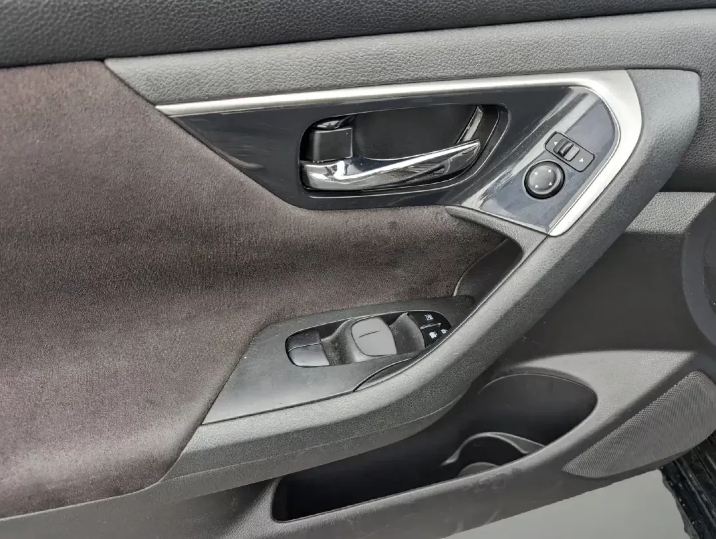 2013 /Charcoal Nissan Altima 2.5 SV (1N4AL3AP8DC) with an Gas I4 2.5L/152 engine, 1-Speed Continuously Variable Ratio transmission, located at 5115 14th Ave., Columbus, GA, 31904, (706) 323-0345, 32.511494, -84.971046 - ### Explore the Open Road with This 2013 Nissan Altima at Gils Auto - Columbus<br /> <br /> Are you ready to elevate your driving experience? Whether you're commuting to work, running errands, or planning a weekend getaway, the **2013 Nissan Altima 2.5 SV** is the perfect sedan to enhance your daily - Photo#8