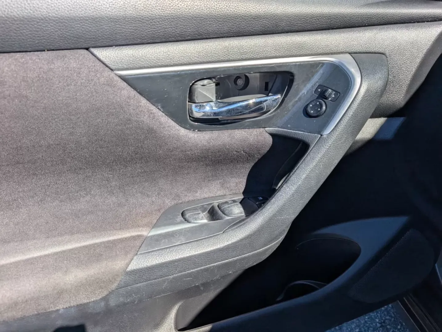 2013 /Charcoal Nissan Altima 2.5 S (1N4AL3AP0DC) with an Other engine, located at 5115 14th Ave., Columbus, GA, 31904, (706) 323-0345, 32.511494, -84.971046 - **Experience the Freedom of the Open Road with the 2013 Nissan Altima Perfect for Families and Commuters Alike!**<br /> <br /> Are you searching for a reliable, stylish, and affordable vehicle that can handle everything from daily commutes to weekend getaways? Look no further than this stunning 201 - Photo#8