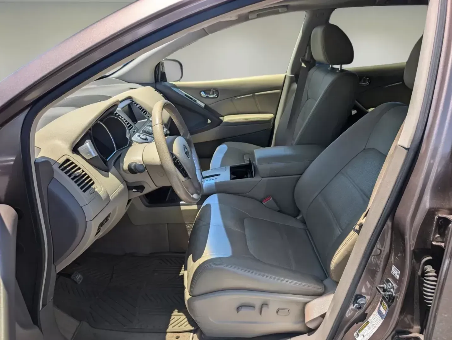 2013 /Beige Nissan Murano SL (JN8AZ1MW3DW) with an Gas V6 3.5L/ engine, 1-Speed Continuously Variable Ratio transmission, located at 5115 14th Ave., Columbus, GA, 31904, (706) 323-0345, 32.511494, -84.971046 - **Explore New Adventures with the 2013 Nissan Murano SL - Perfect for Families and Commuters Alike!**<br /> <br /> If you're searching for a versatile SUV that seamlessly blends comfort, style, and practicality, look no further than the 2013 Nissan Murano SL available at Gils Auto - Columbus. This s - Photo#9