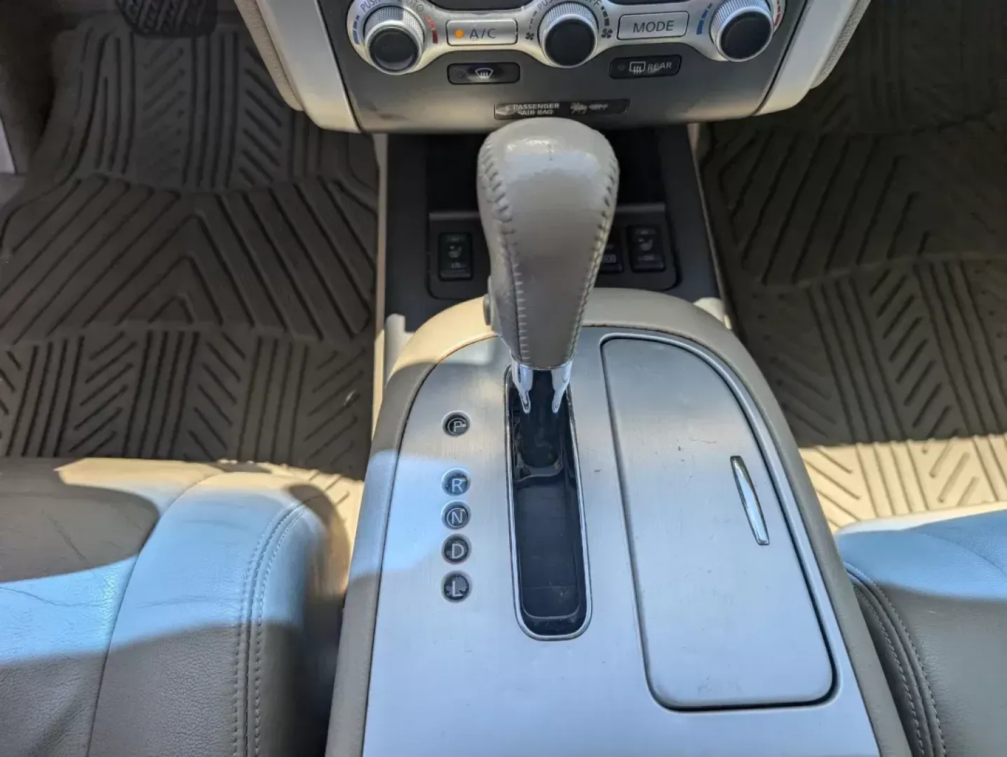 2013 /Beige Nissan Murano SL (JN8AZ1MW3DW) with an Gas V6 3.5L/ engine, 1-Speed Continuously Variable Ratio transmission, located at 5115 14th Ave., Columbus, GA, 31904, (706) 323-0345, 32.511494, -84.971046 - **Explore New Adventures with the 2013 Nissan Murano SL - Perfect for Families and Commuters Alike!**<br /> <br /> If you're searching for a versatile SUV that seamlessly blends comfort, style, and practicality, look no further than the 2013 Nissan Murano SL available at Gils Auto - Columbus. This s - Photo#13